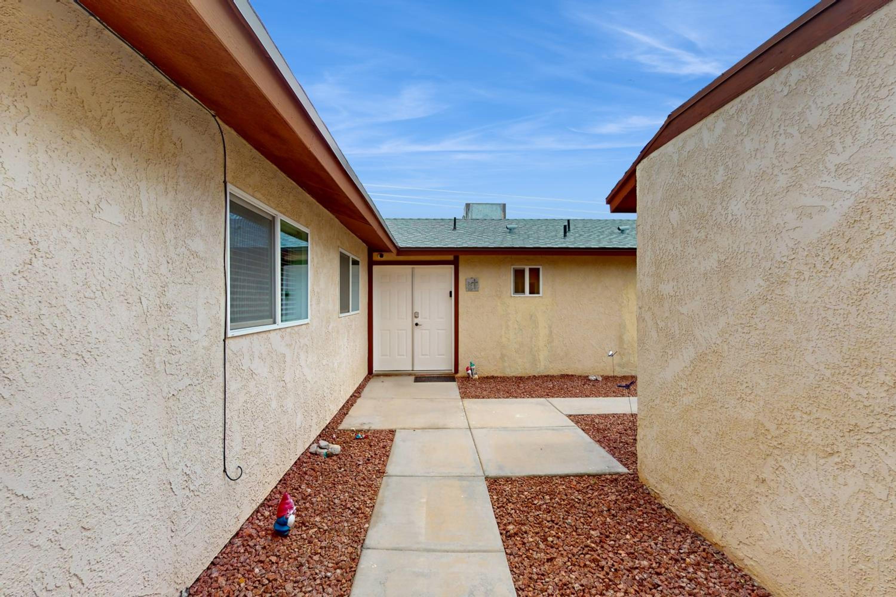 3BR with Ping-Pong Near Lake and Golf