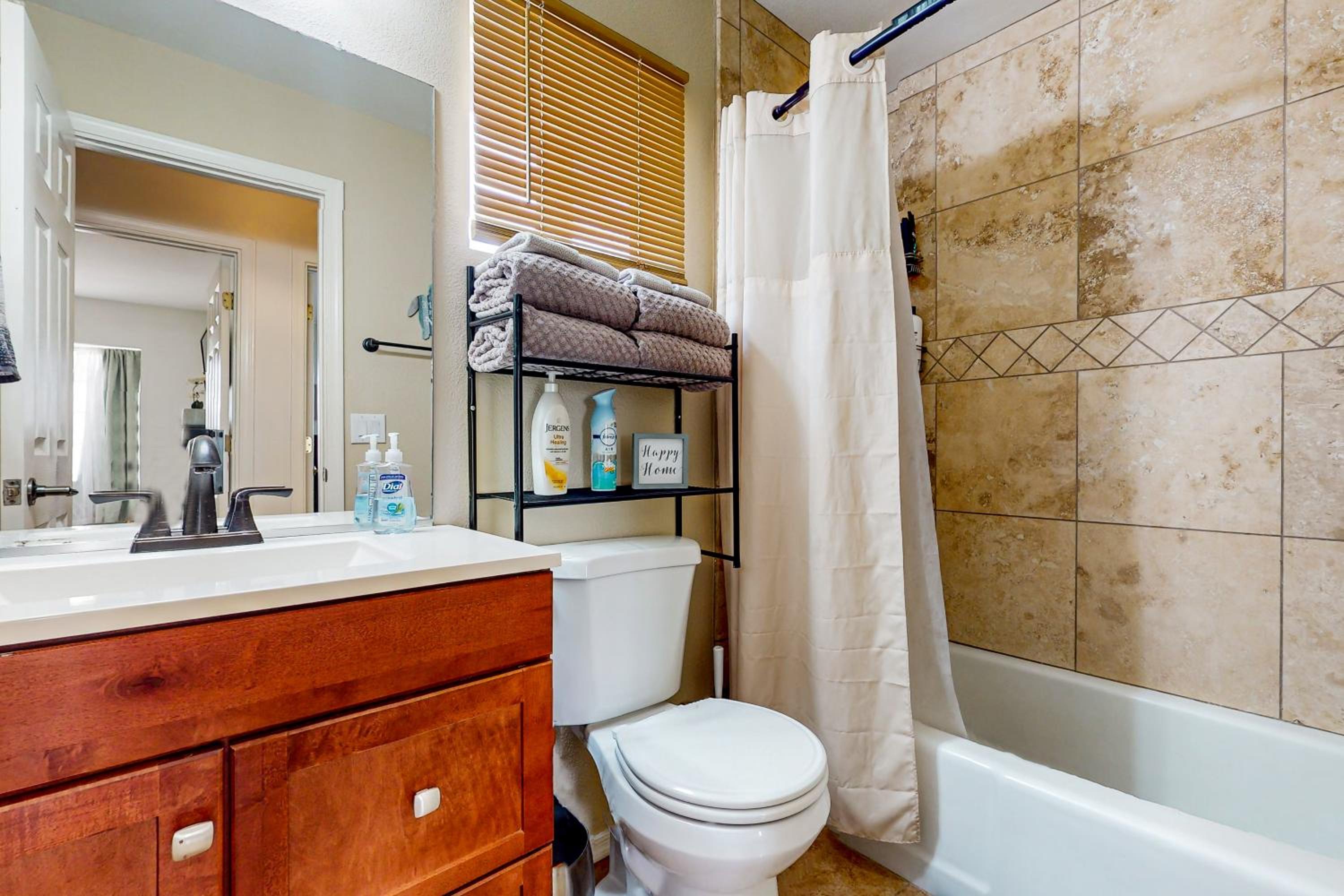 3BR with Ping-Pong Near Lake and Golf