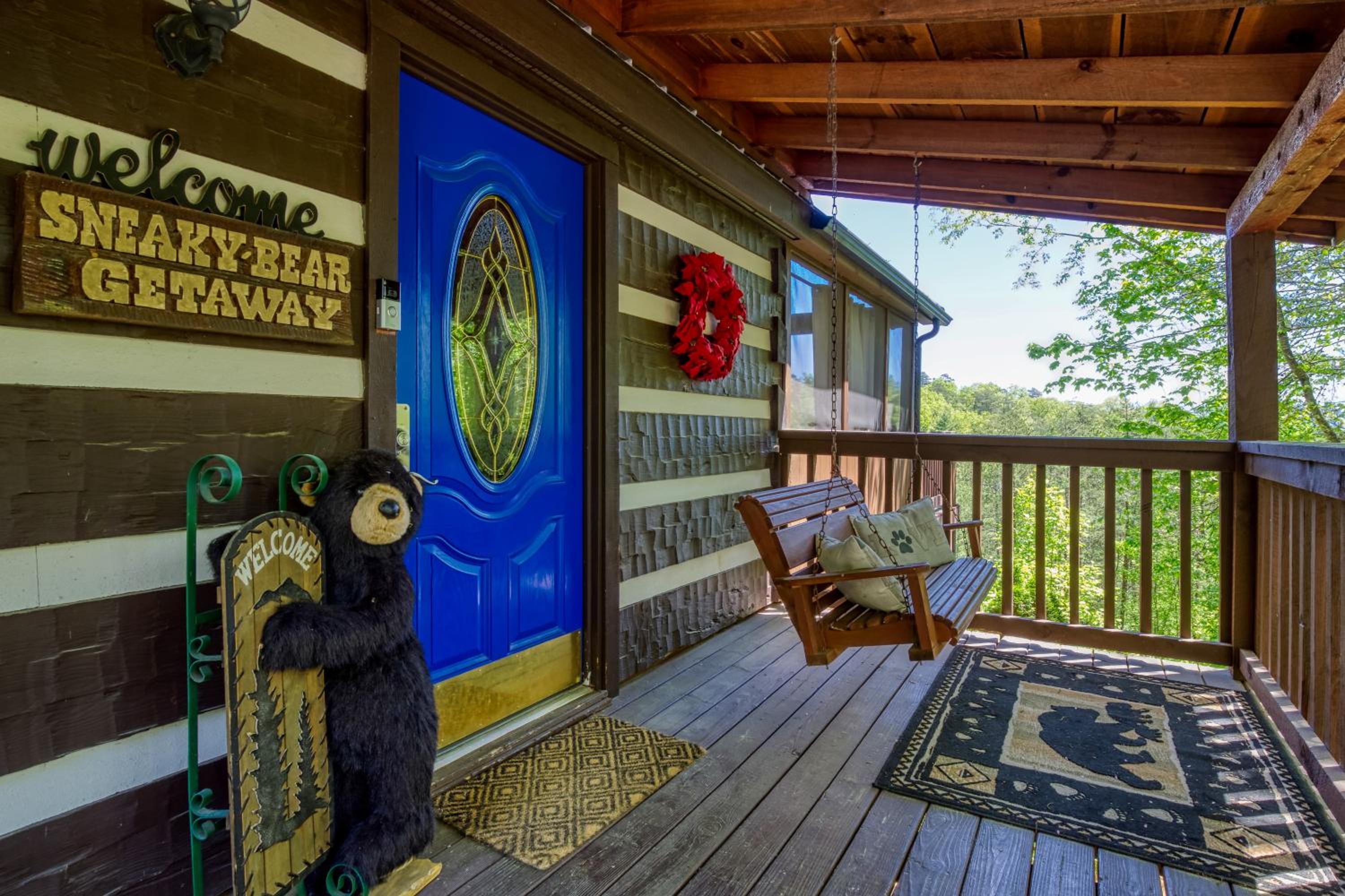 Sneaky Bear Getaway, Hot Tub, WIFI, 560 FREE tickets each paid day!!! view 5
