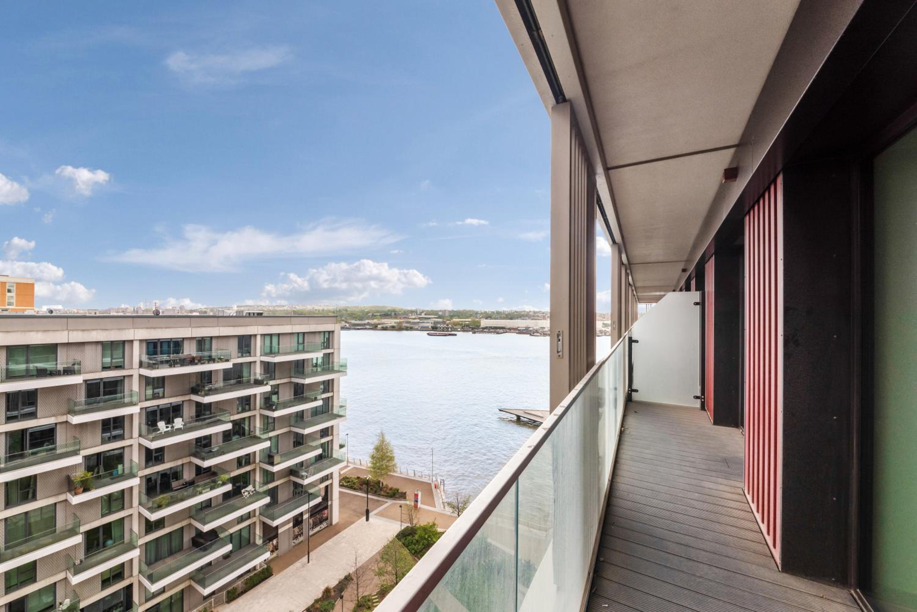 Excel 2 bedroom Apartment near City Aiport and O2 Arena