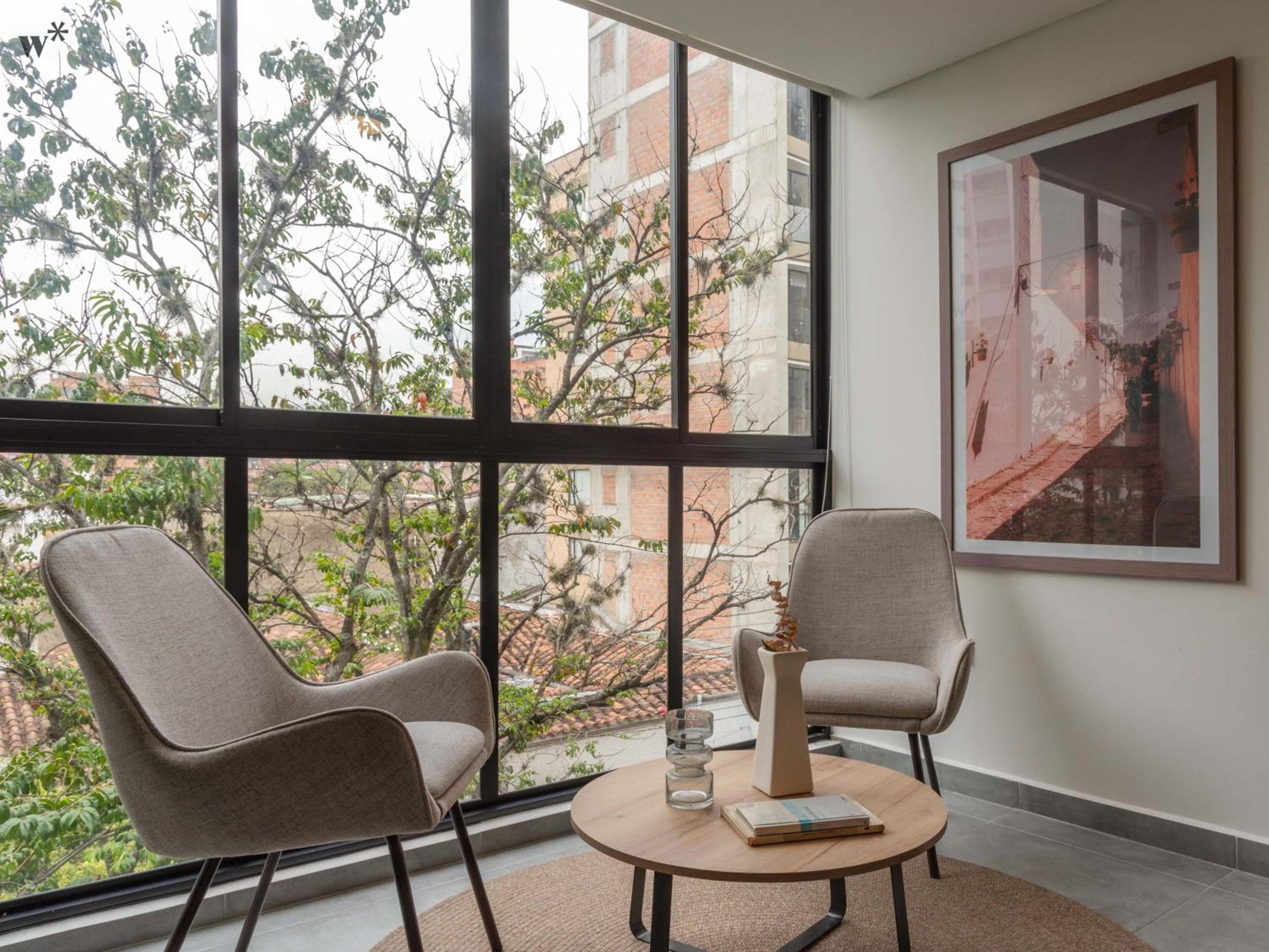 Colorful 2BR in Laureles