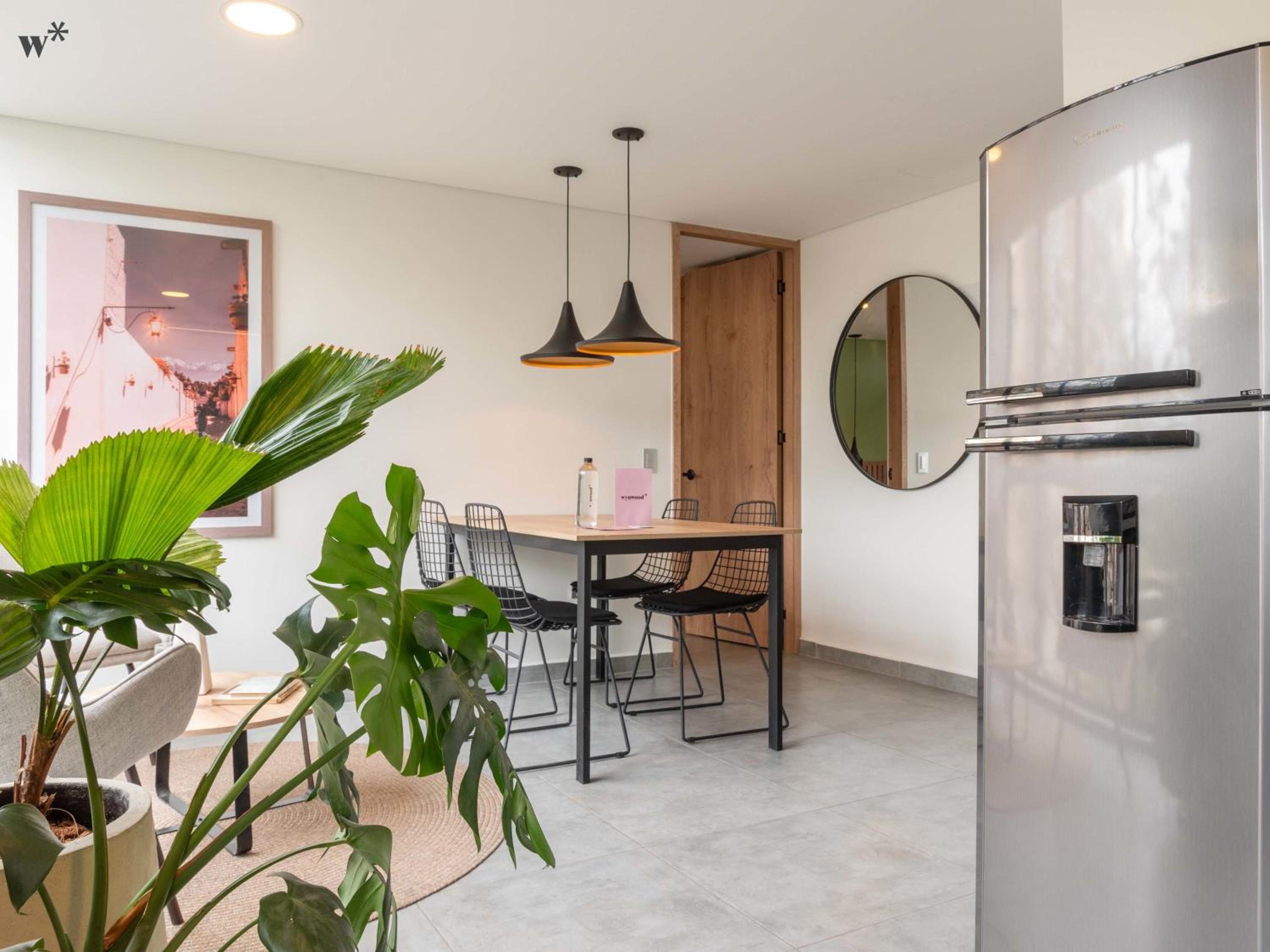 Colorful 2BR in Laureles