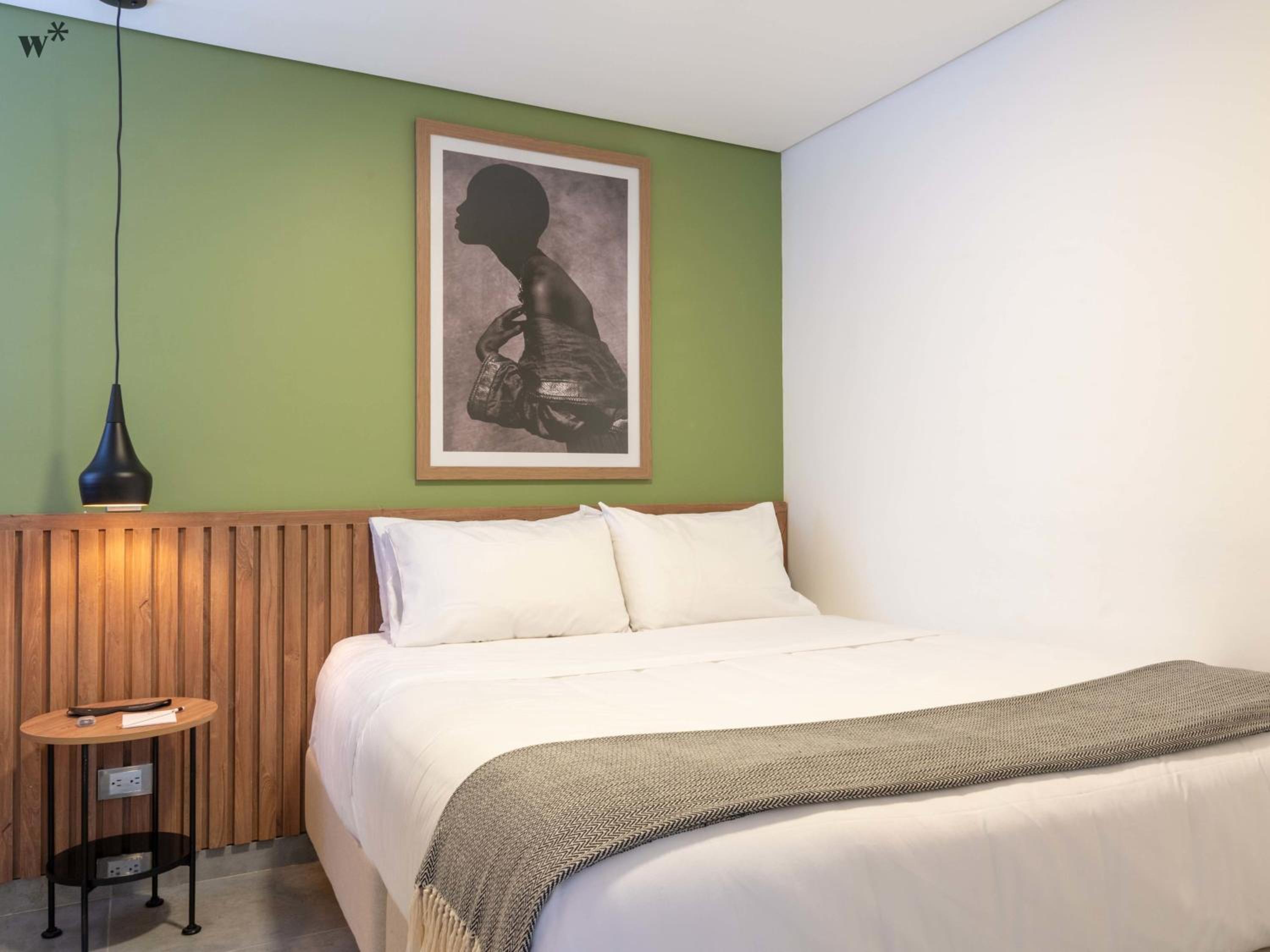Colorful 2BR in Laureles