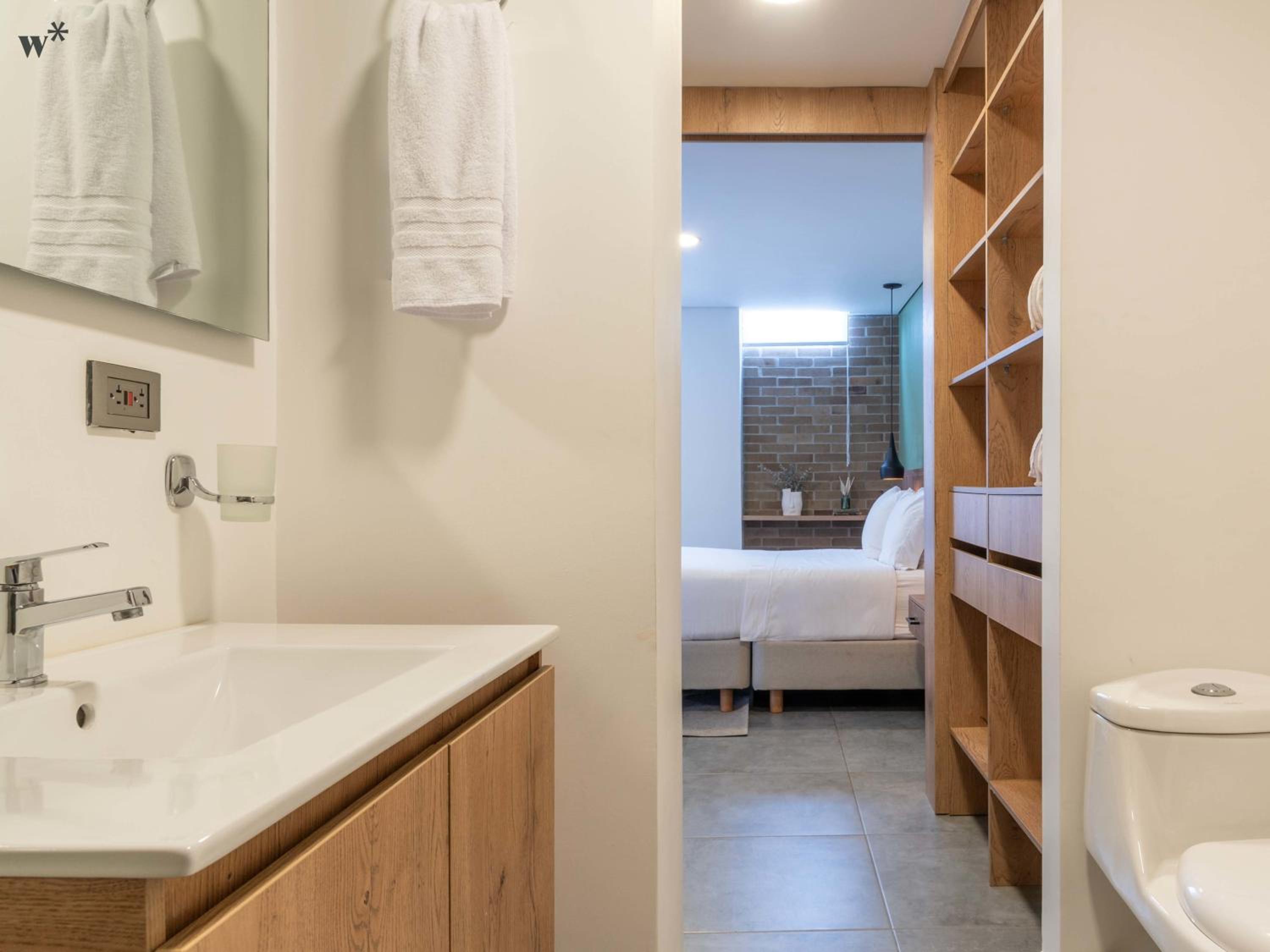 Colorful 2BR in Laureles