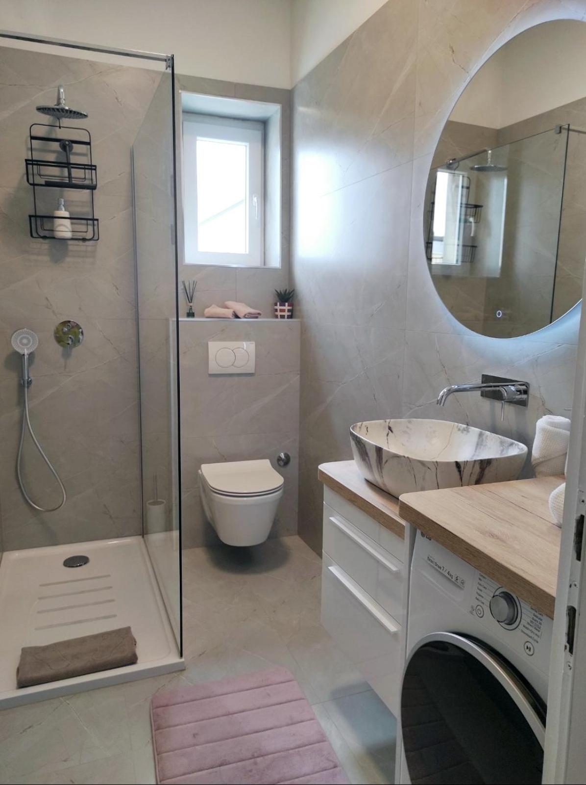 Aria two bedroom apartment with terrace in the center