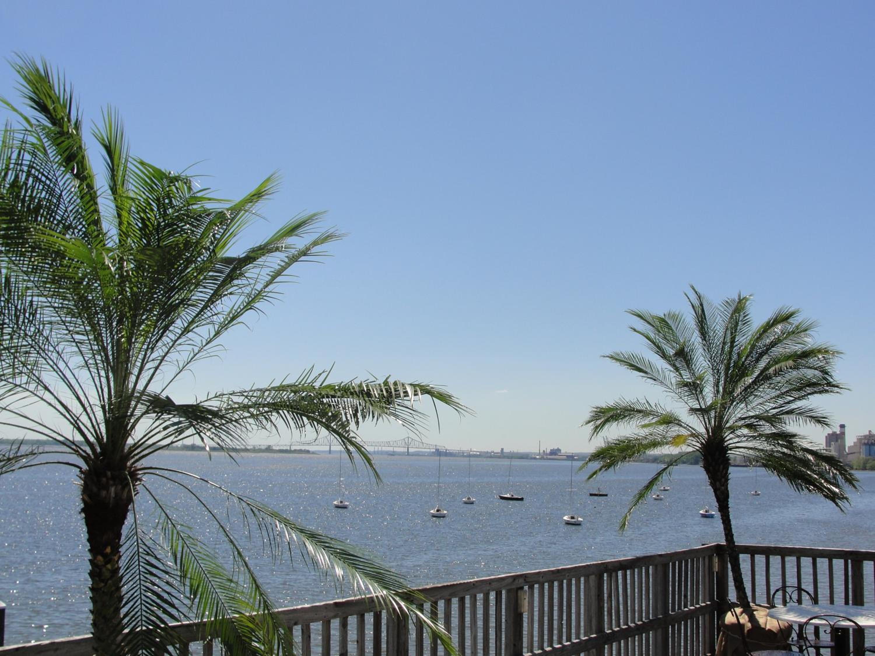 Airport Waterfront Inn - Property Image 10