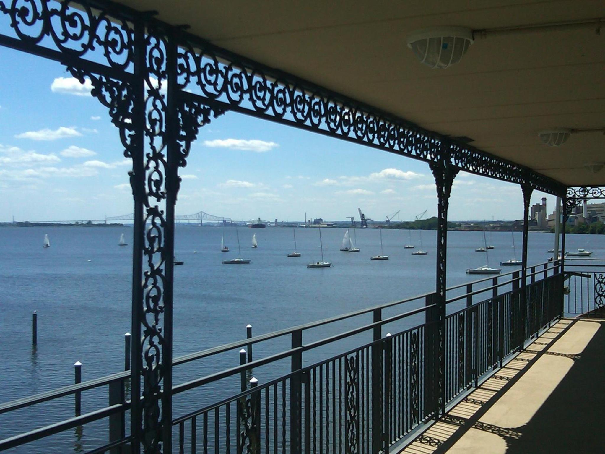 Airport Waterfront Inn - Property Image 13