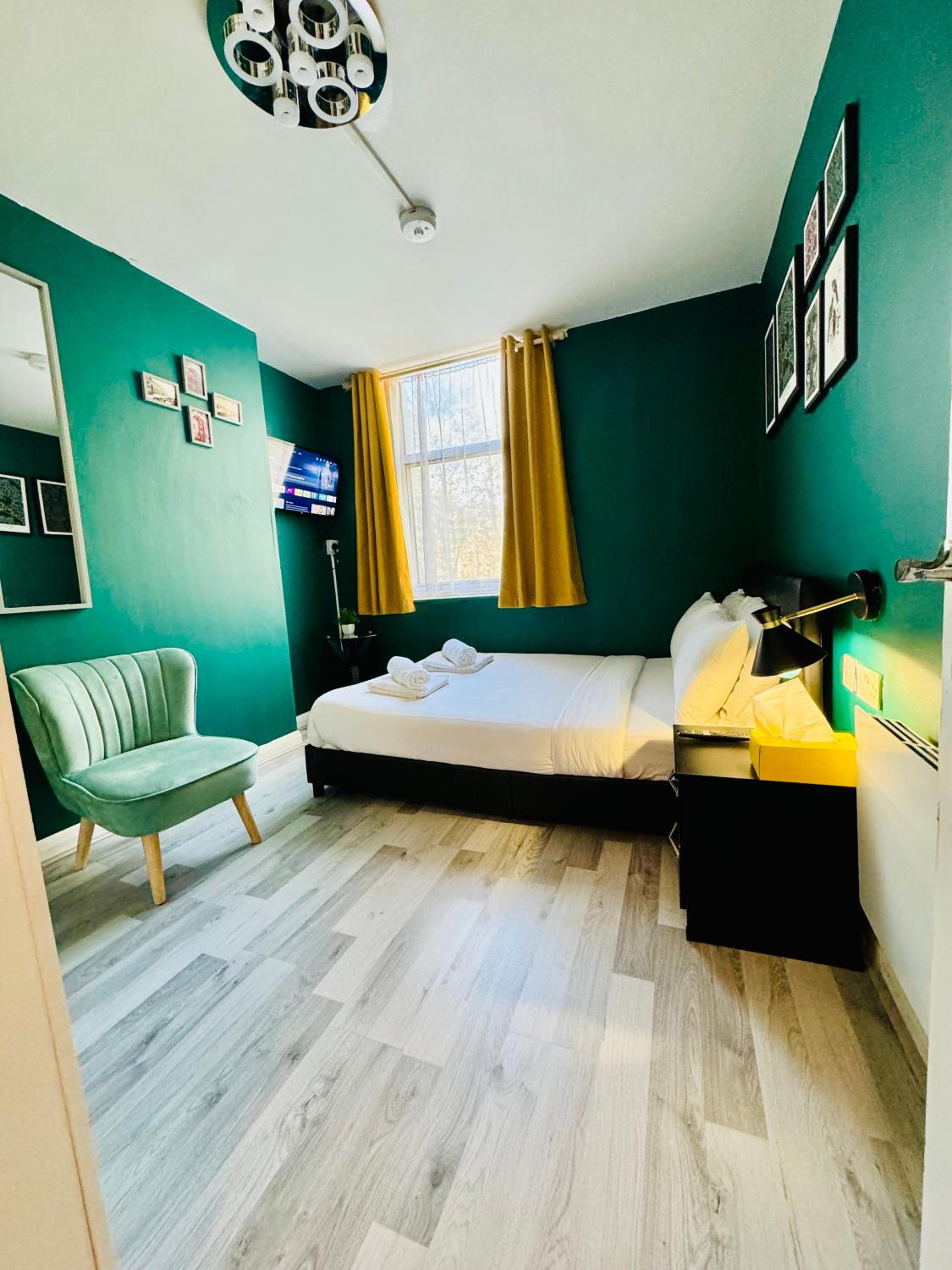 Unique Studio Flat in City 1110
