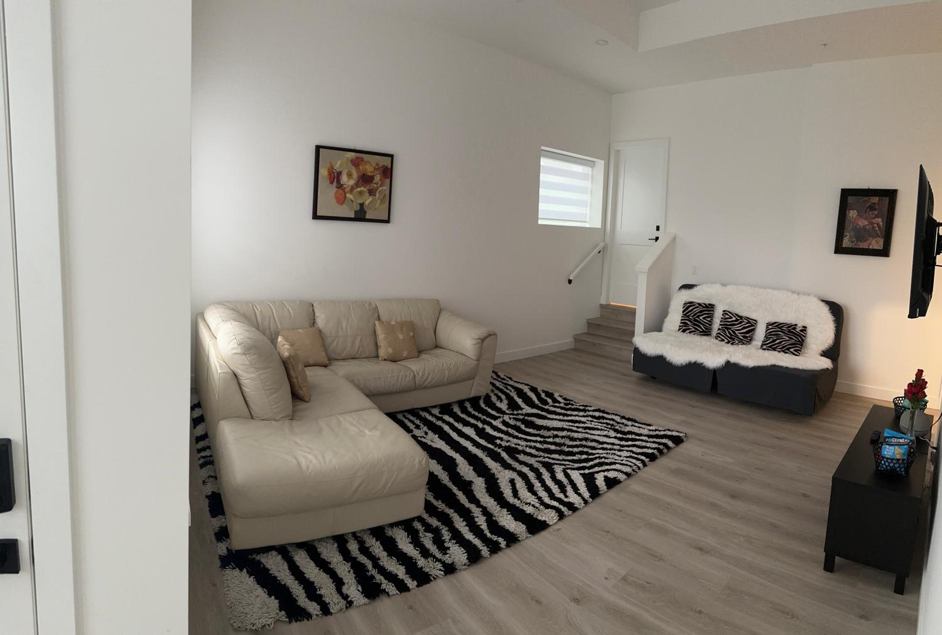 Maple Ridge vacation suite1100sf