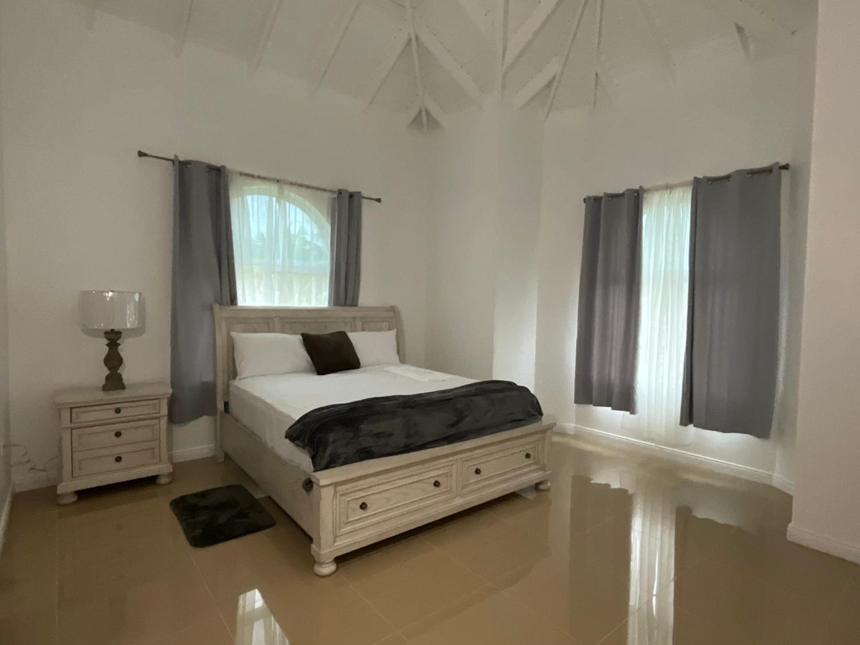 Tropical Villa at Lakeside View view 4