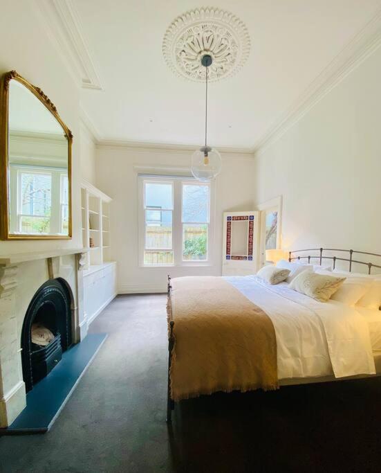 Camberwell's Lyrical Vintage Abode