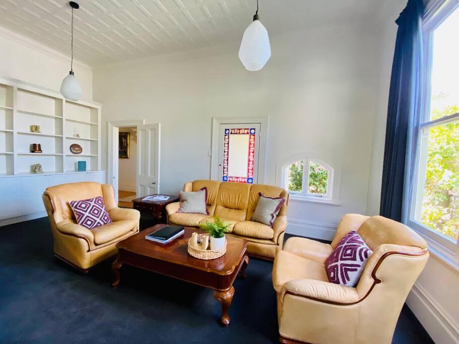 Camberwell's Lyrical Vintage Abode