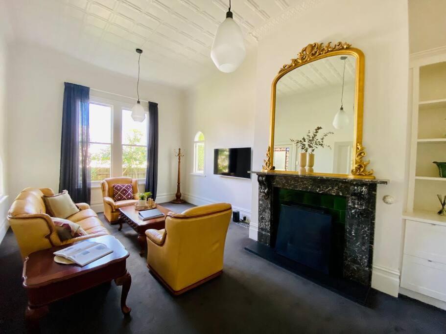 Camberwell's Lyrical Vintage Abode