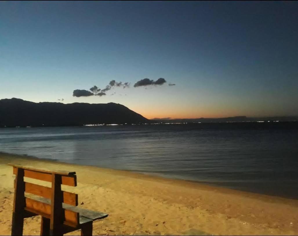Casa na praia em frente ao mar
