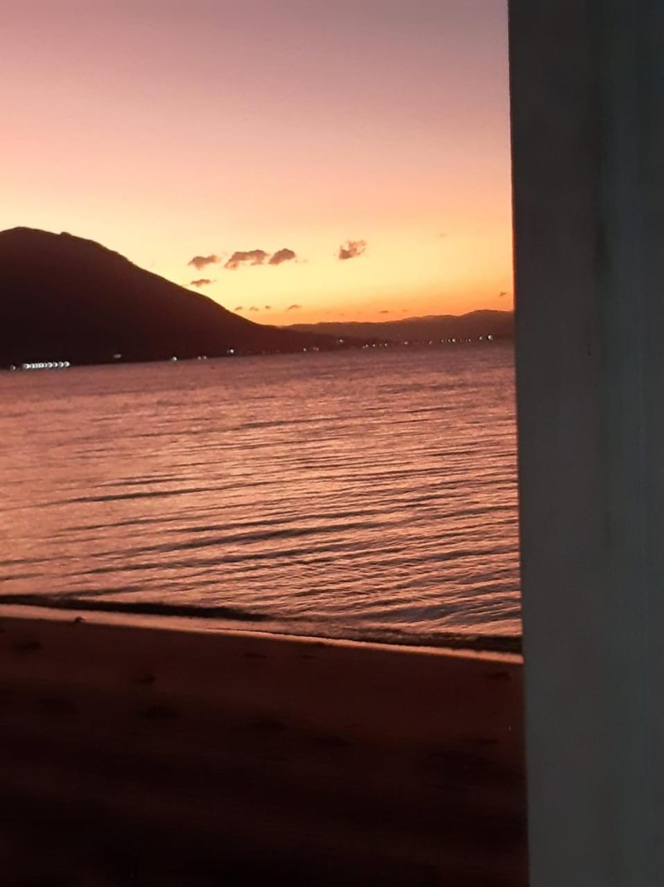 Casa na praia em frente ao mar