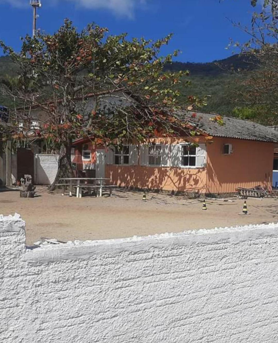 Casa na praia em frente ao mar