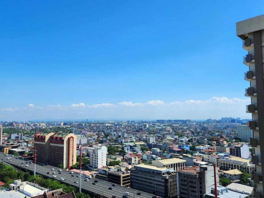Laureano di Trevi Makati Apartment with Balcony view 3