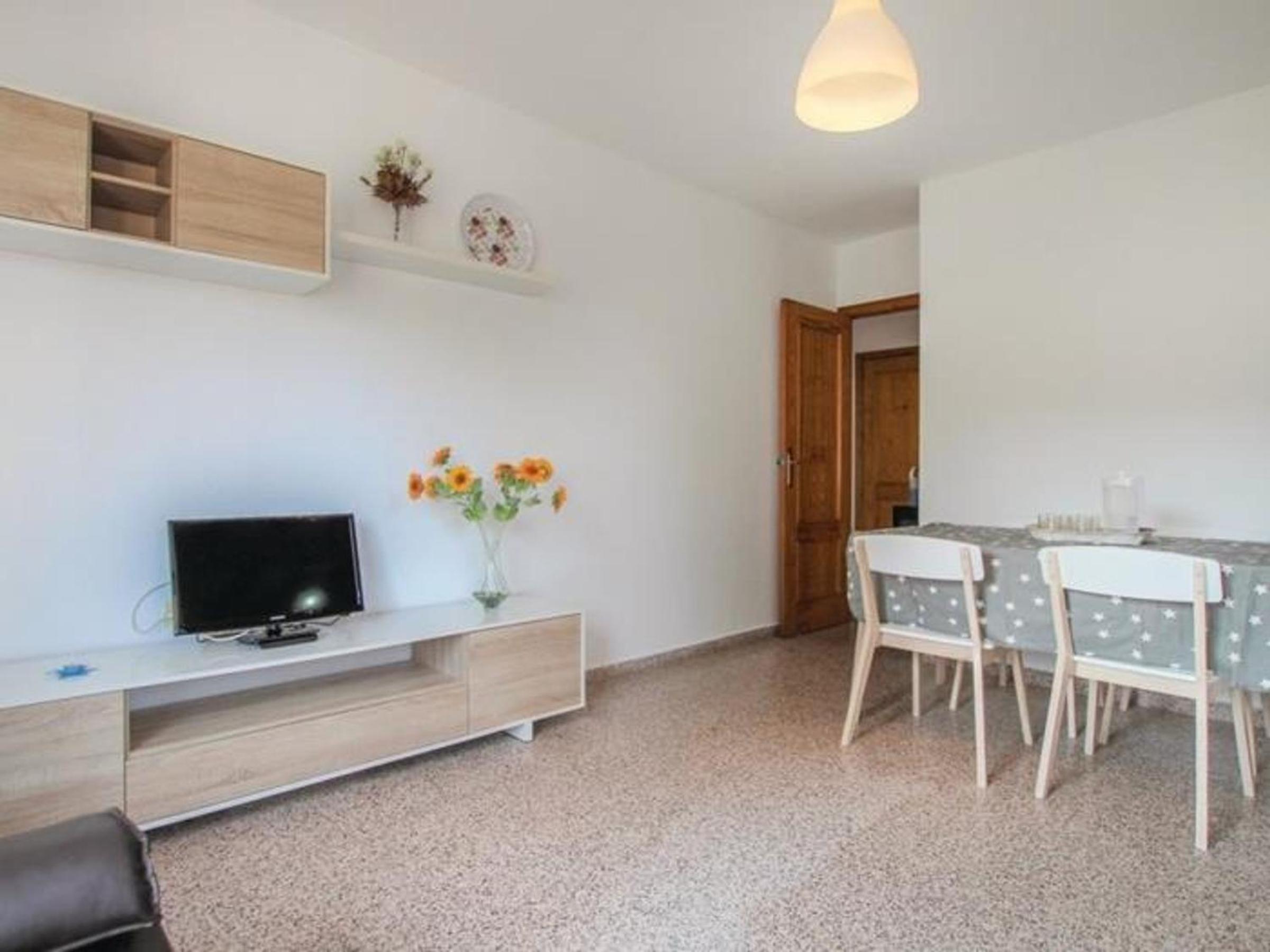Acogedor apartamento con terraza y Wi-Fi en Guardamar, ideal para familias - ES-220-11 view 4