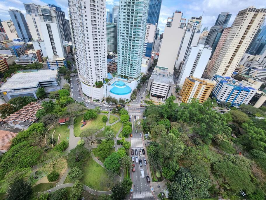 Cosy KL Tower with Parkview Balcony, Pool, Gym, Sauna Near Greenbelt 100MBPS view 2