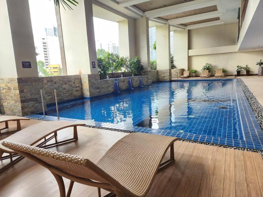 Cosy KL Tower with Parkview Balcony, Pool, Gym, Sauna Near Greenbelt 100MBPS view 4