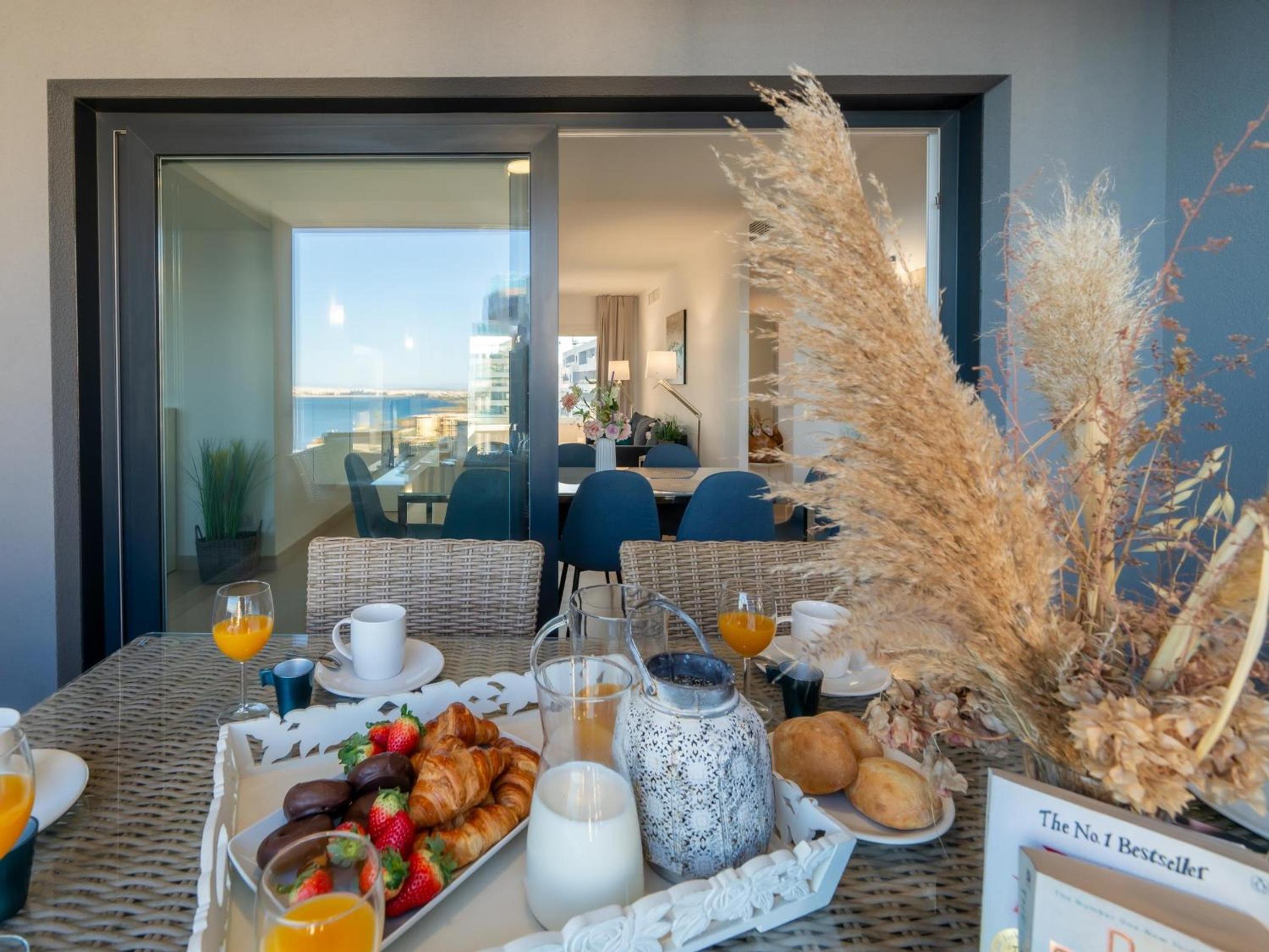 Apartamento de Lujo con Jacuzzi y Vistas al Mar en Punta Prima, Torrevieja - ES-220-32 view 4