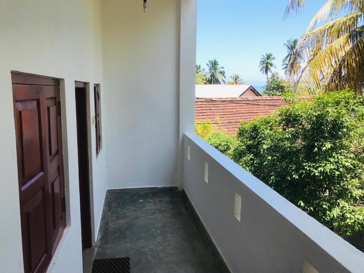 Summer lodge-Tangalle