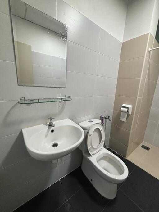 Mount Austin #Akademik Suite Banana Minion Studio 3-4Pax #MSPro