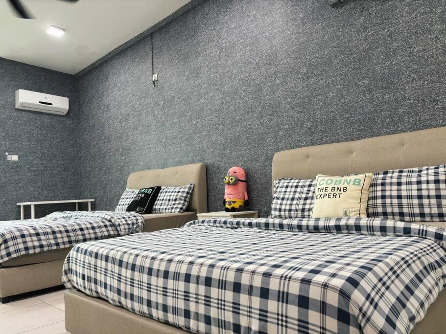 Mount Austin #Akademik Suite Banana Minion Studio 3-4Pax #MSPro
