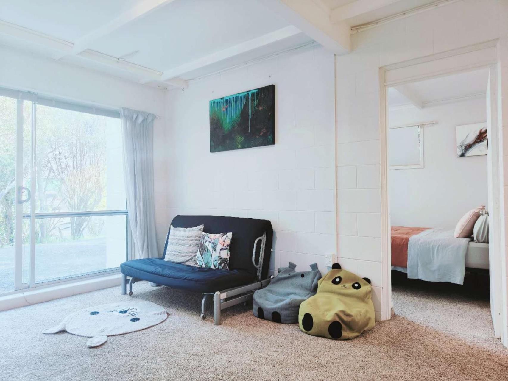 2 bedroom guest suite in North shore view 5