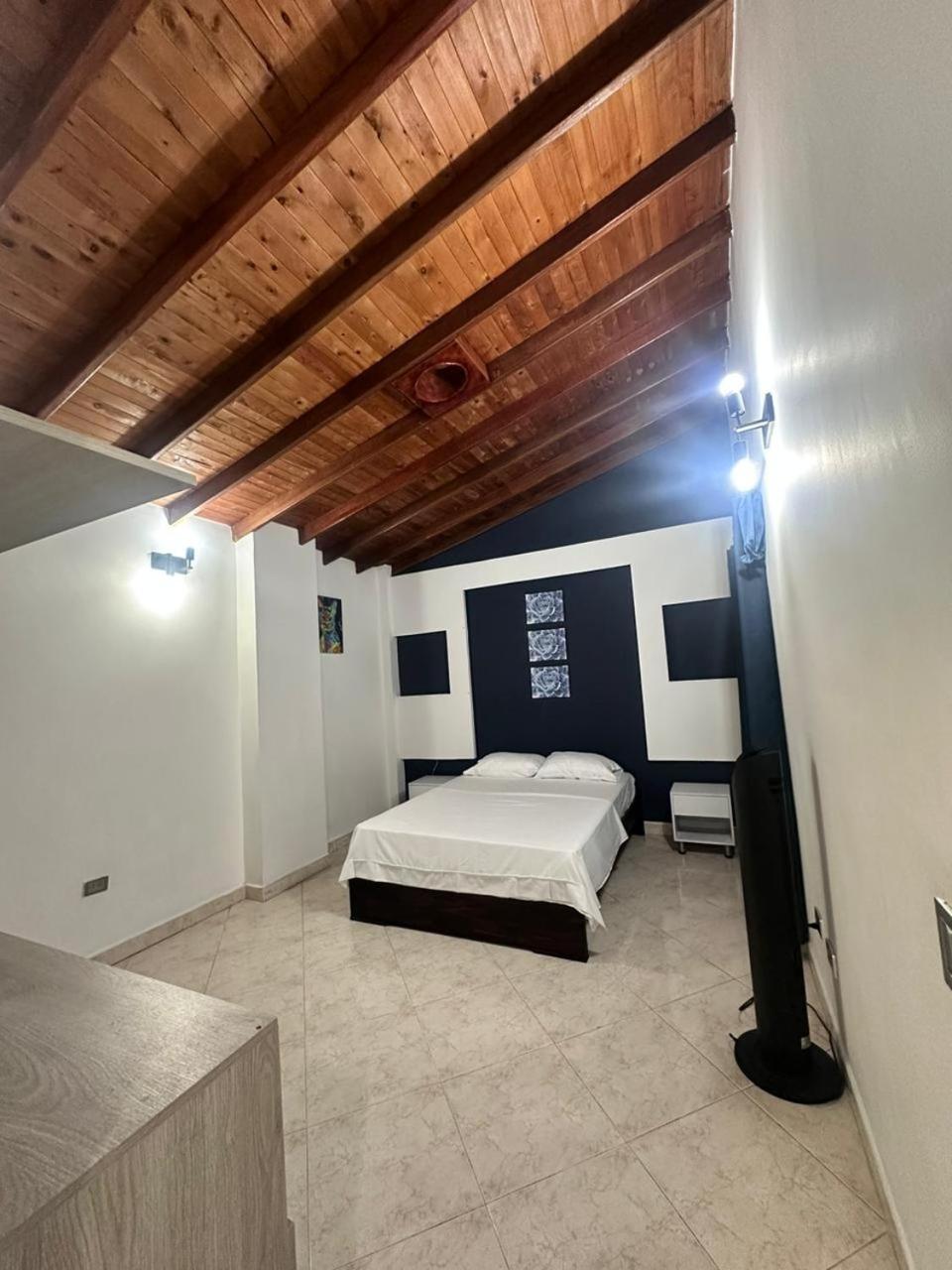 Habitacion en Apartamento Duplex, Internet, Terraza- Envigado