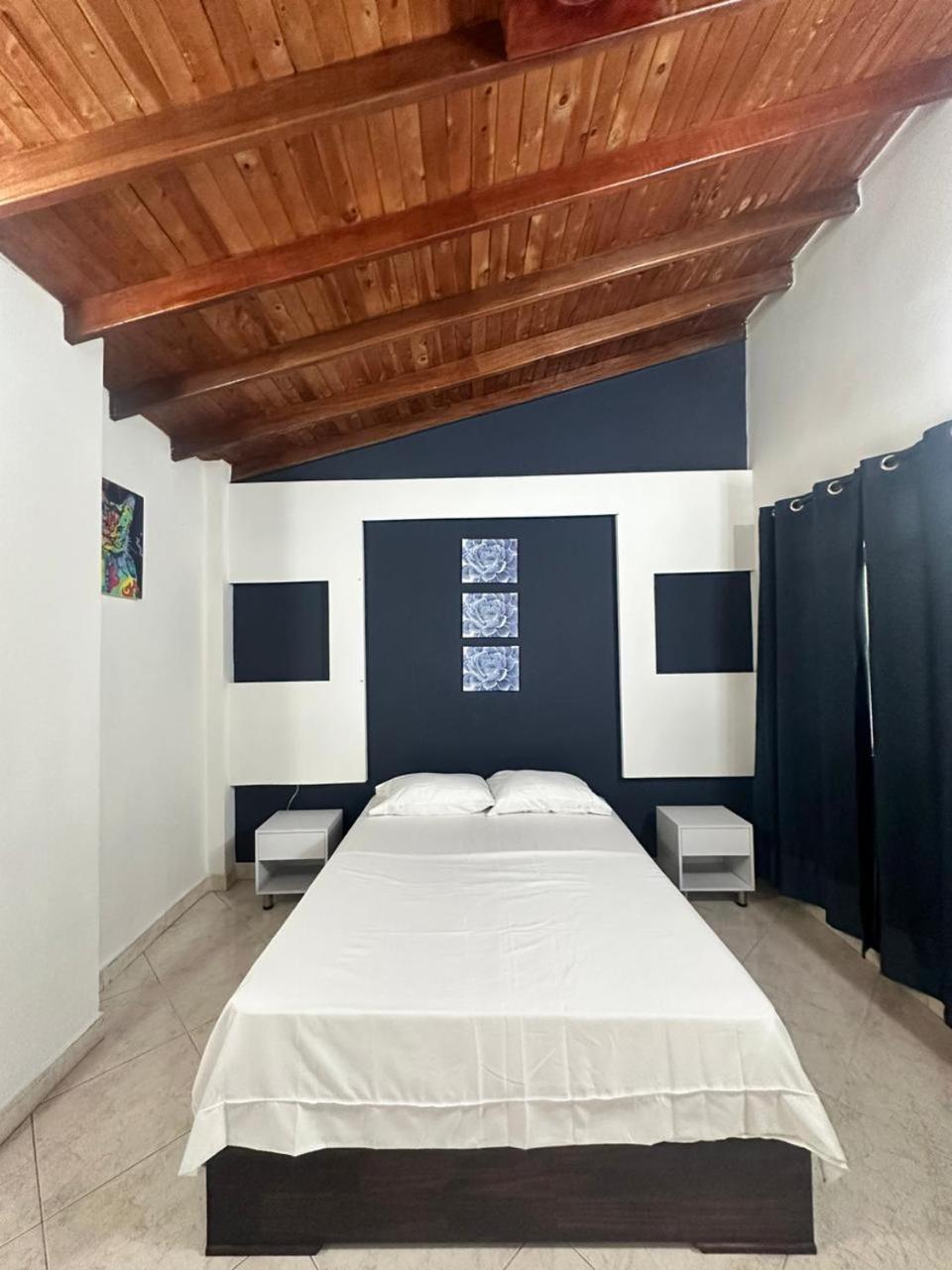 Habitacion en Apartamento Duplex, Internet, Terraza- Envigado