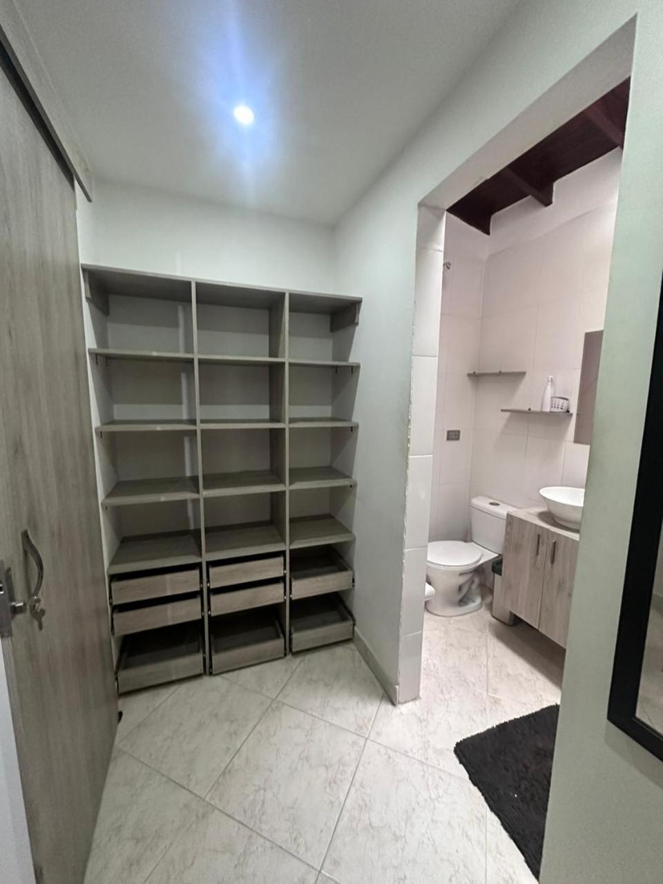 Habitacion en Apartamento Duplex, Internet, Terraza- Envigado