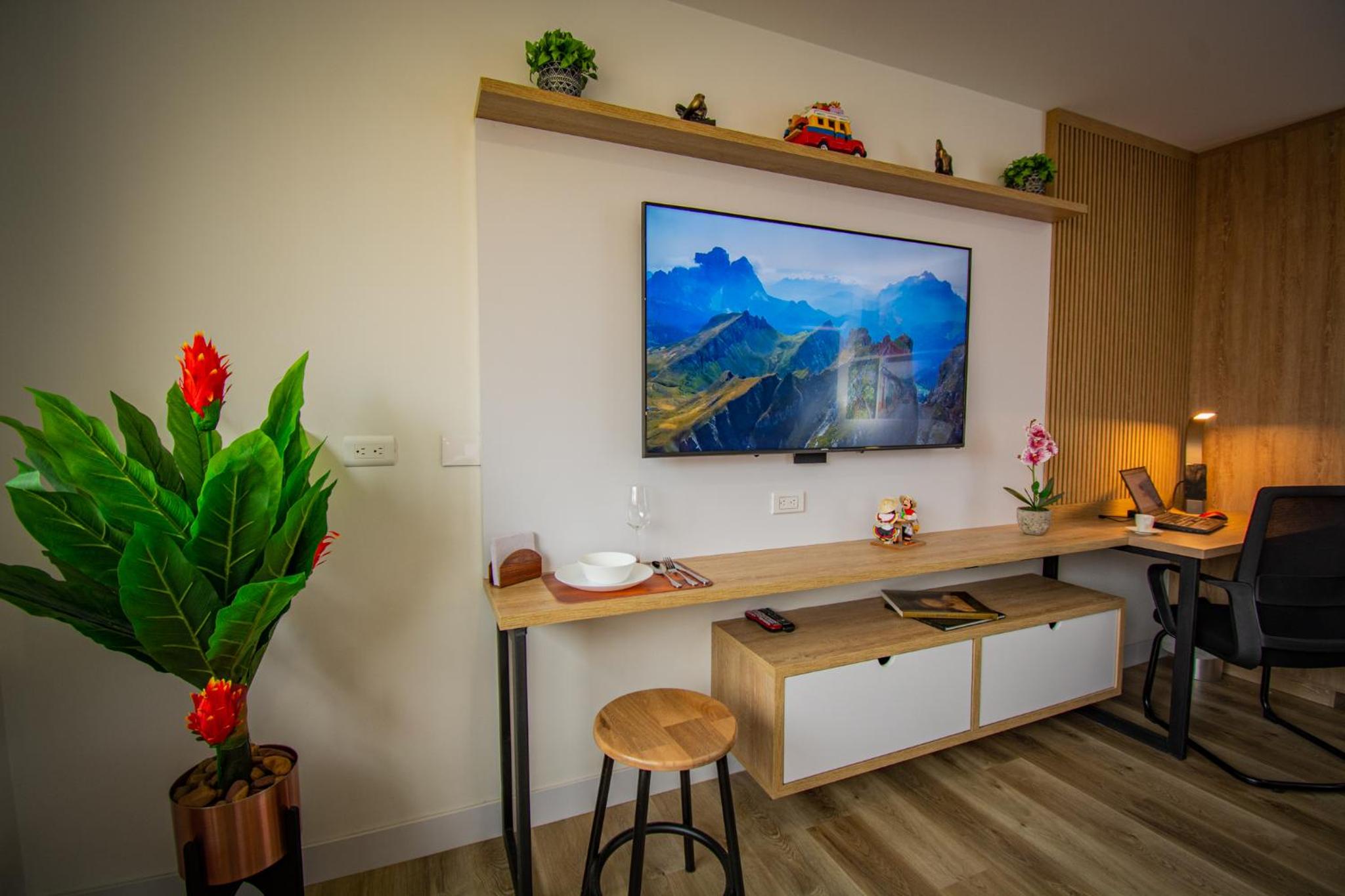 Unique Suite in El Poblado CoWork/ GYM / Fast WiFi