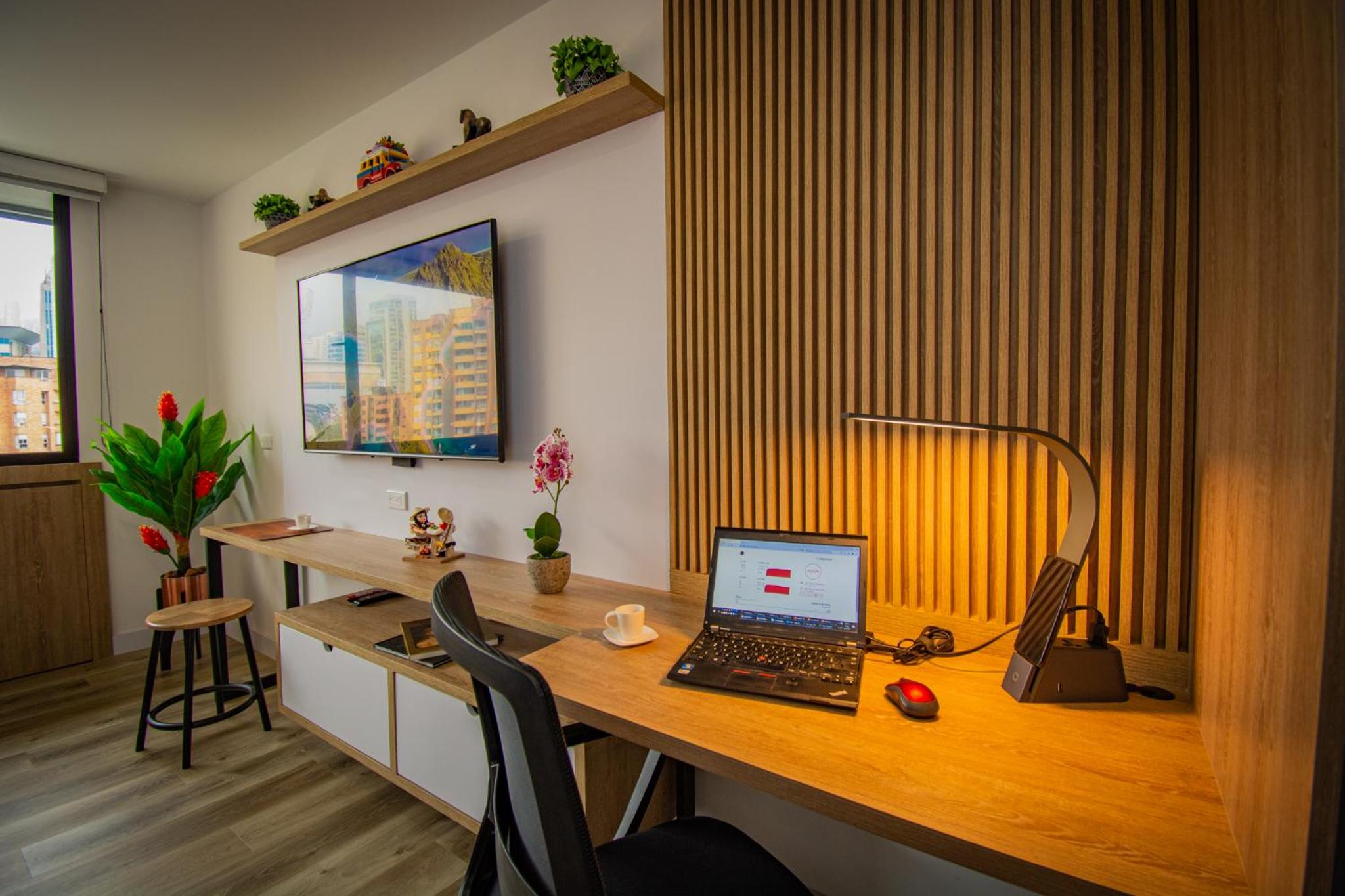 Unique Suite in El Poblado CoWork/ GYM / Fast WiFi