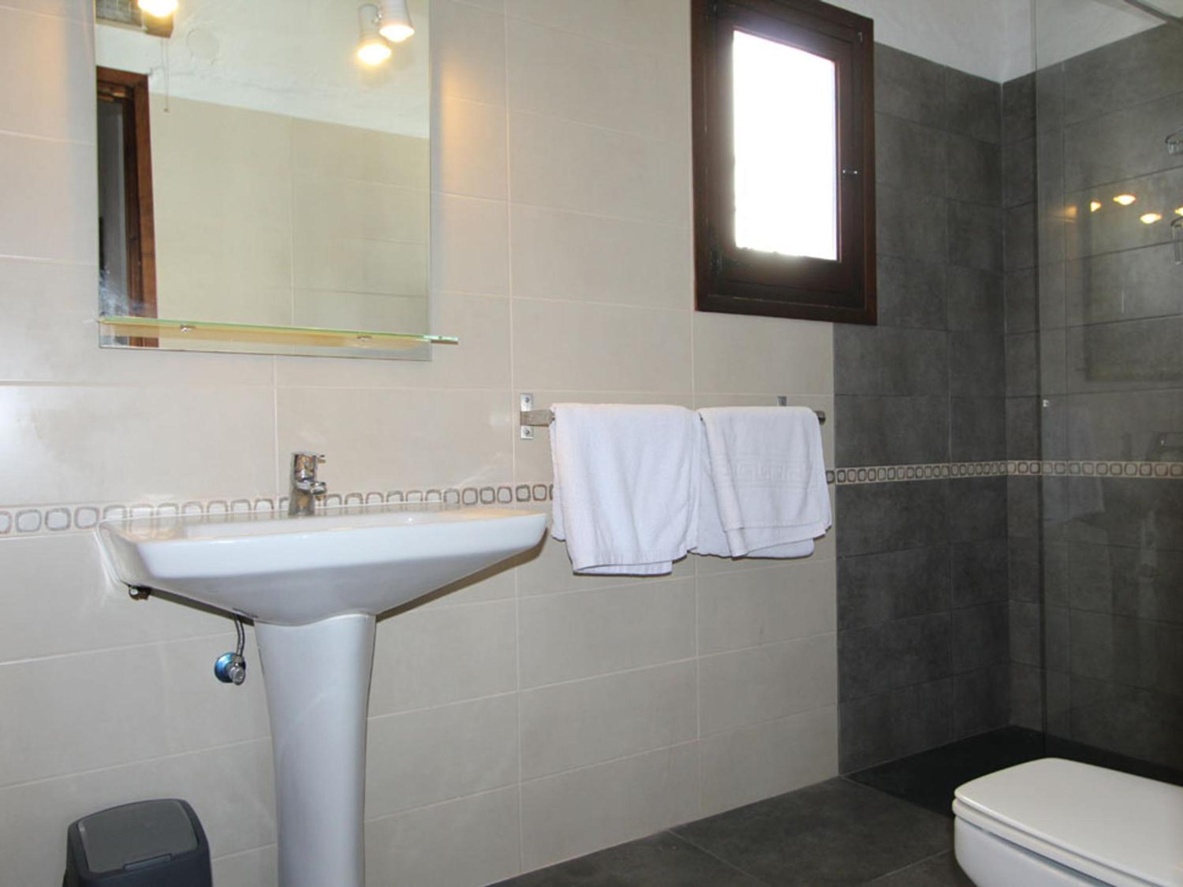 Acogedora casa en Moraira con piscina comunitaria, cerca de la playa, ideal para familias y amigos - HISP-216-222 view 2