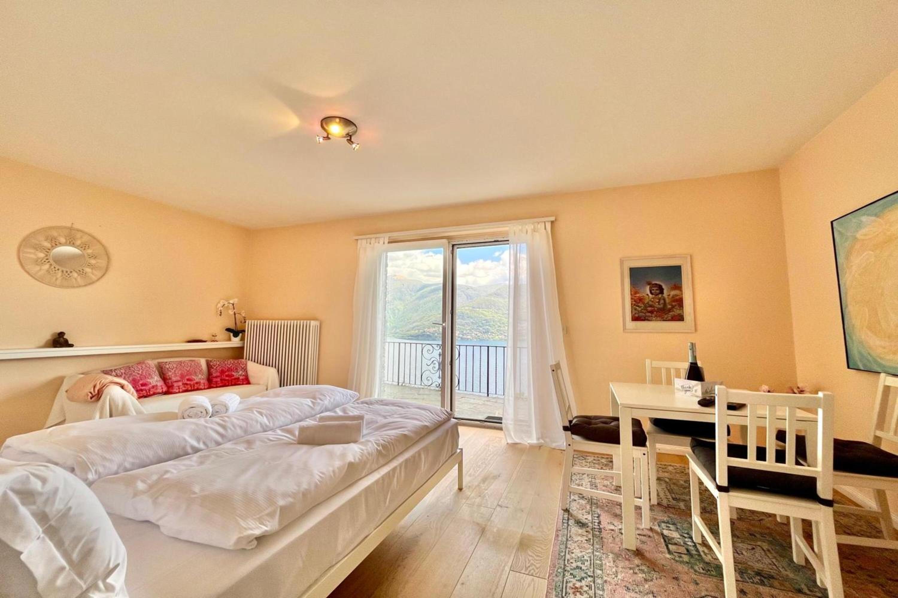 Peace Over The Lake Rooms - Happy Rentals