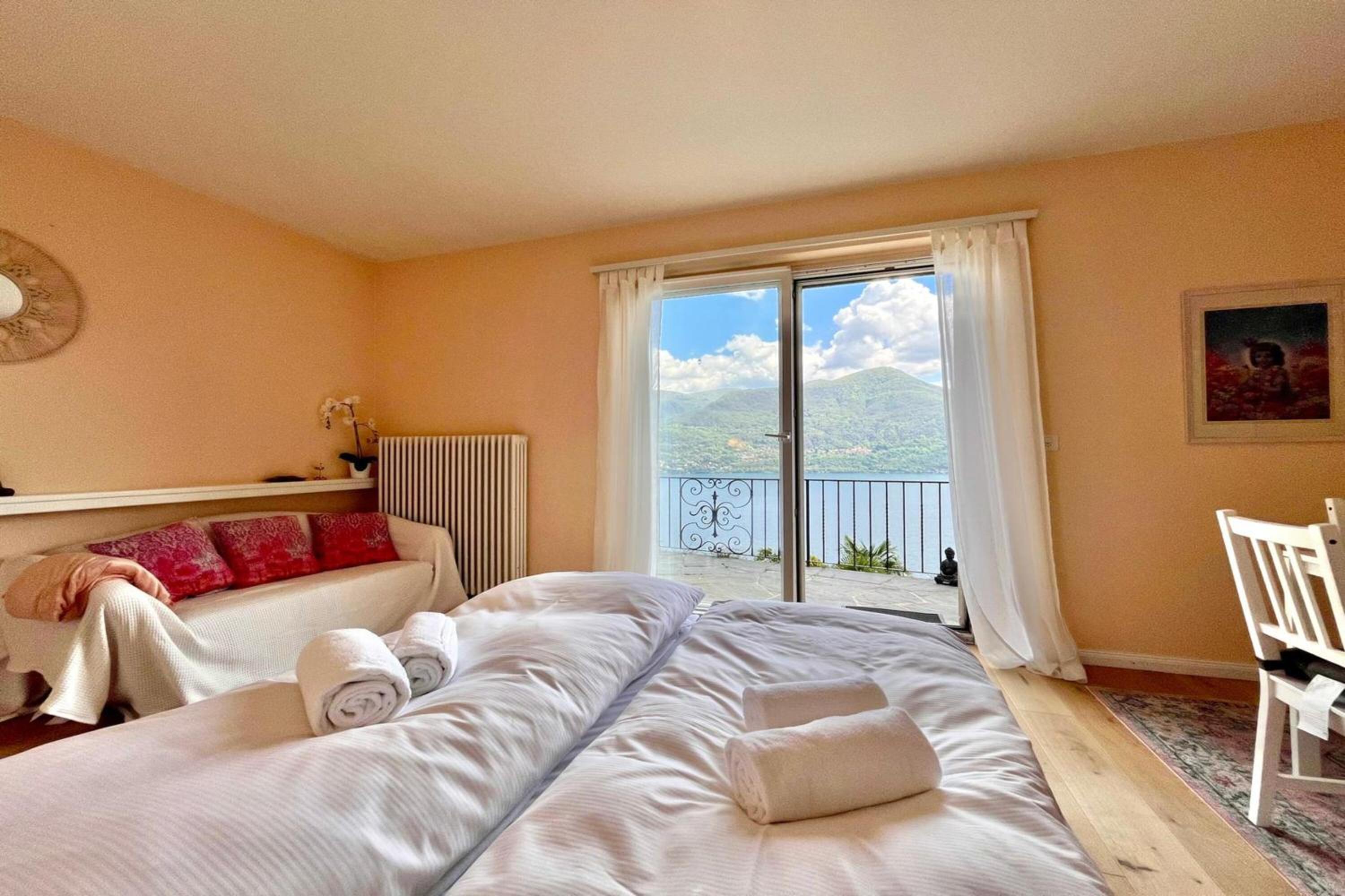 Peace Over The Lake Rooms - Happy Rentals