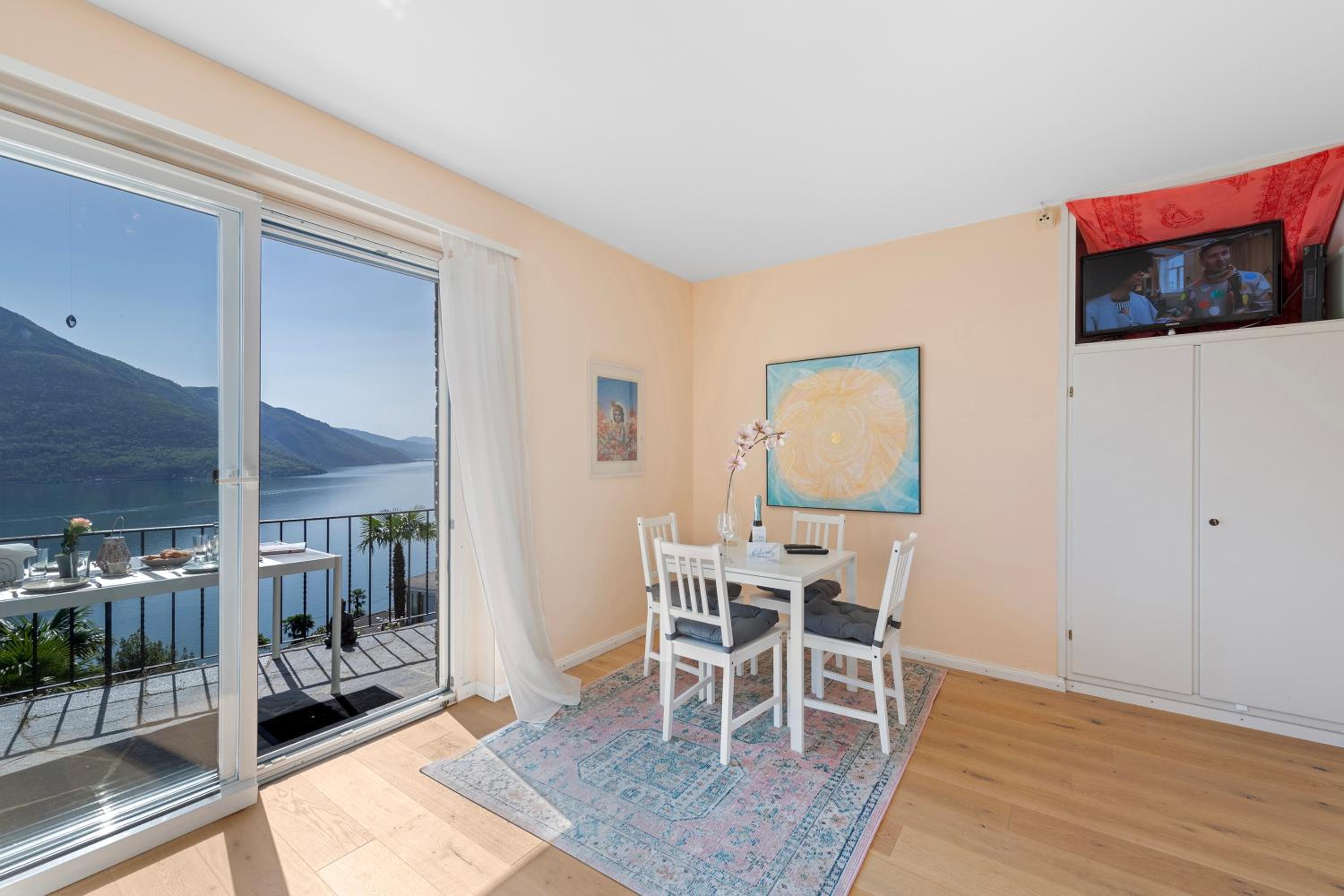 Peace Over The Lake Rooms - Happy Rentals