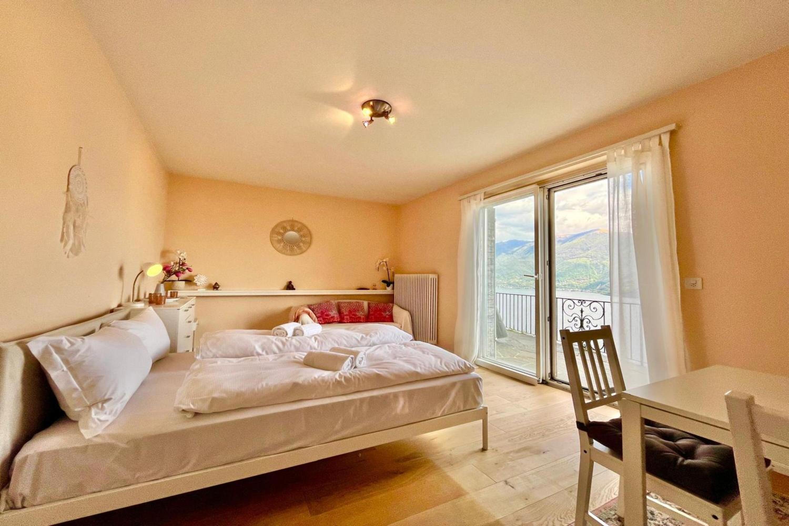 Peace Over The Lake Rooms - Happy Rentals