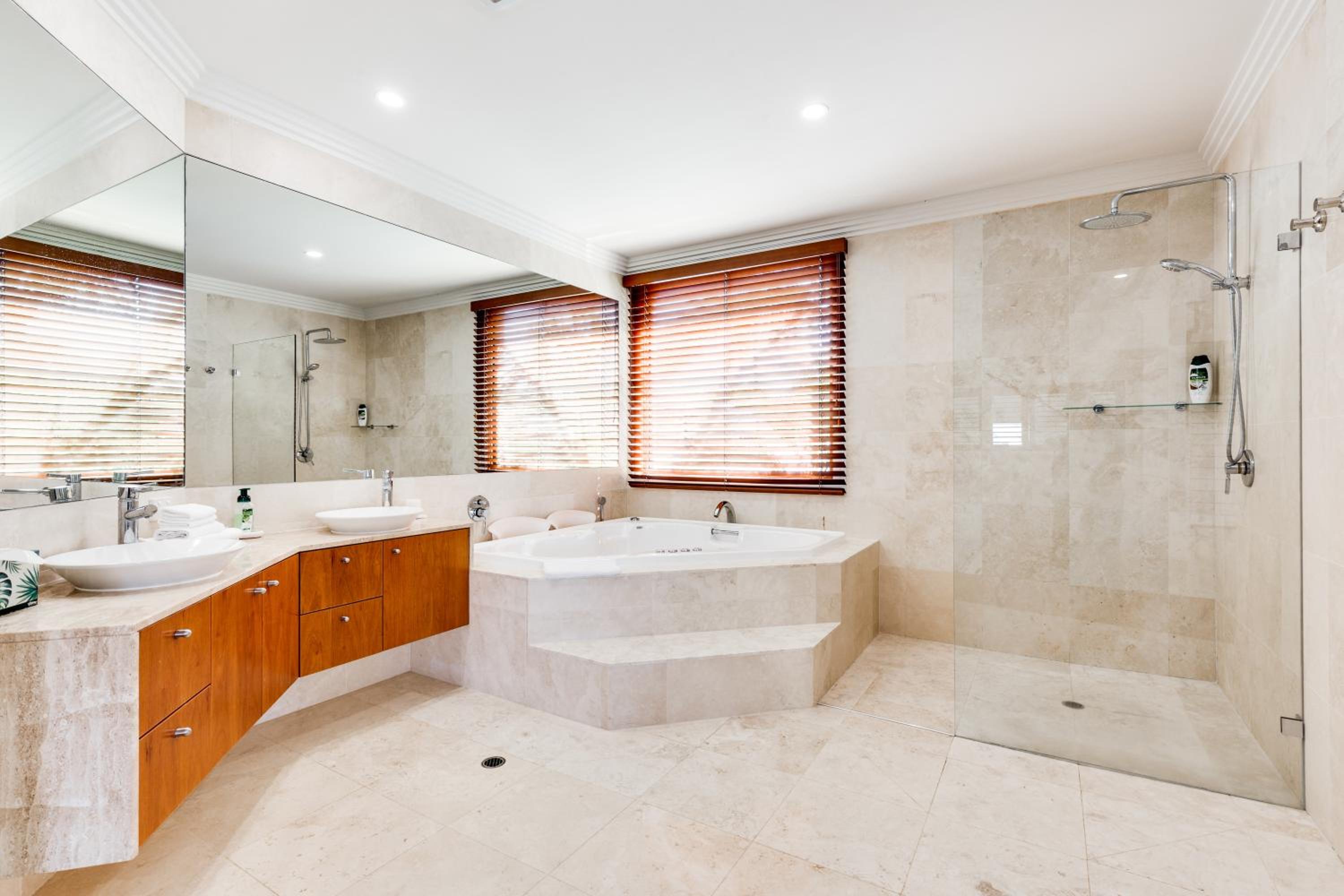 Luxurious, Tropical Haven, Mooloolaba- Moonda5