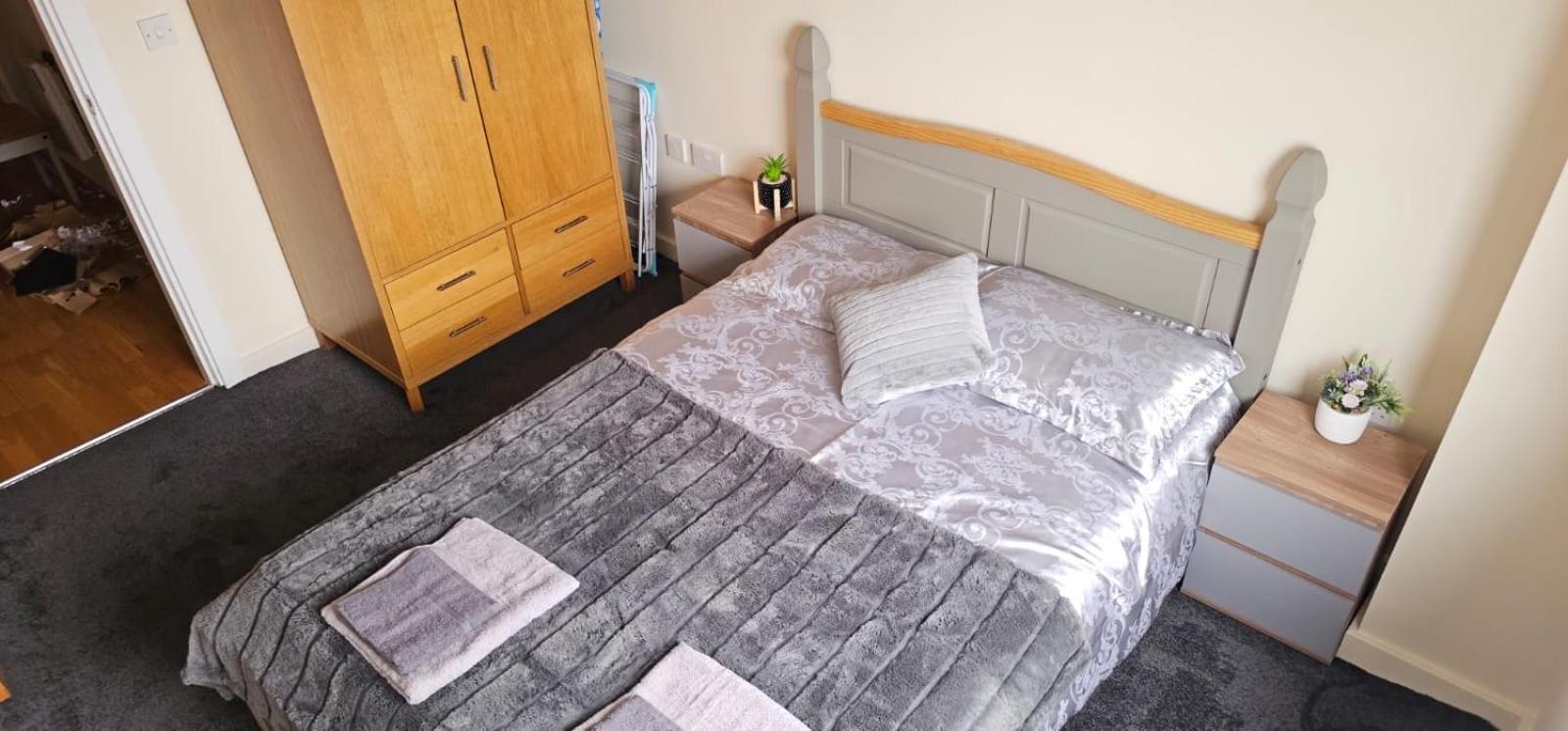 Spacious 2BDR Flat for 5 in City Centre view 3