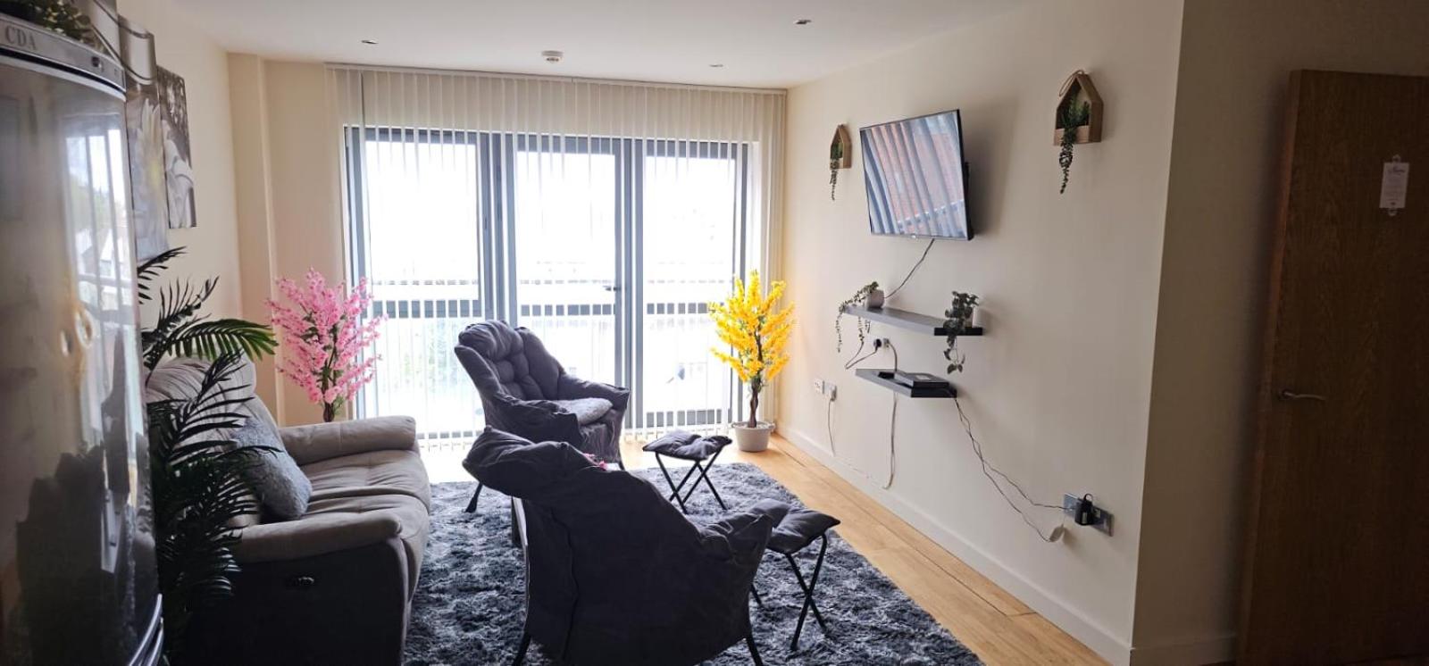 Spacious 2BDR Flat for 5 in City Centre view 2