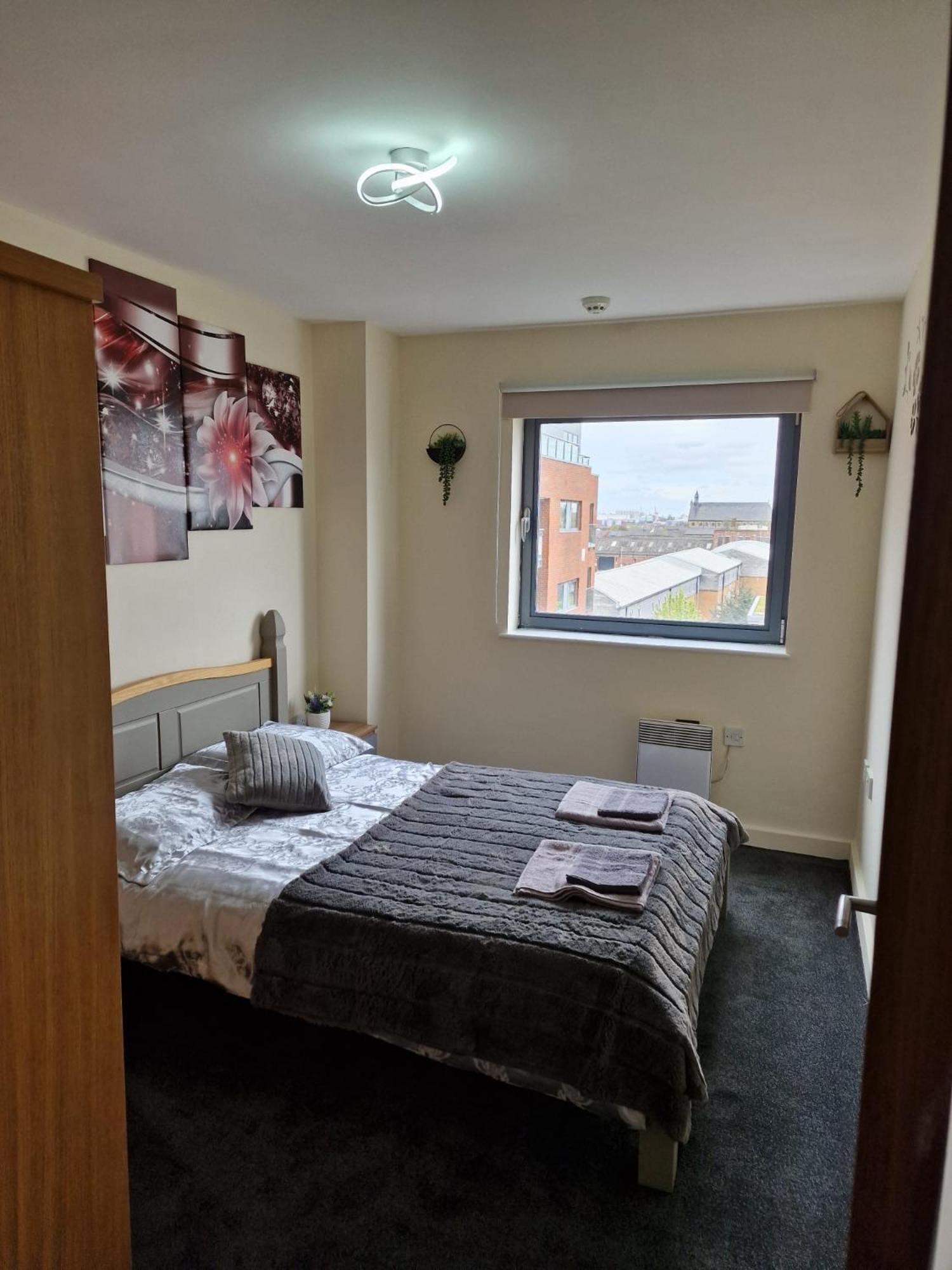 Spacious 2BDR Flat for 5 in City Centre view 5