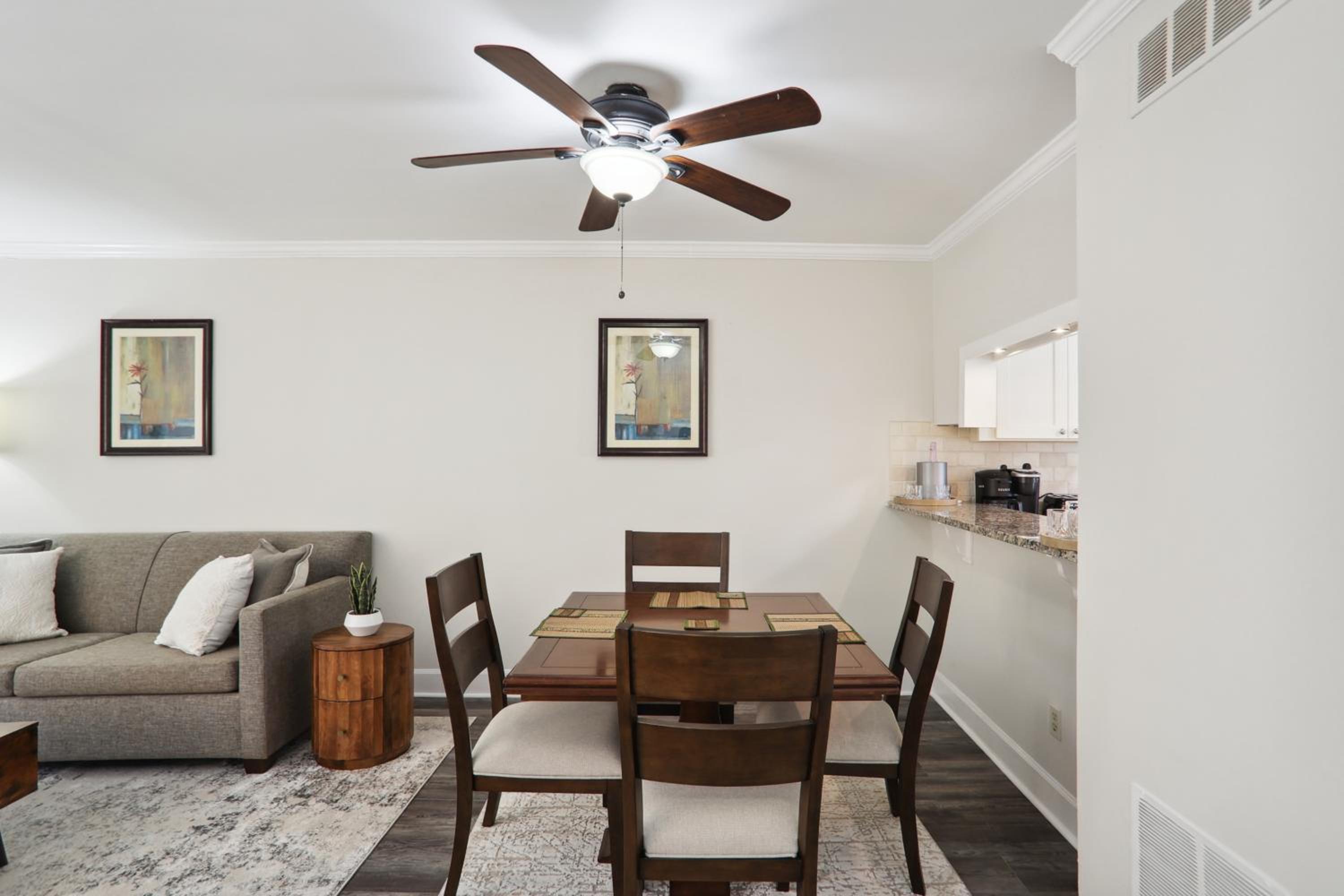Delightful 2-story townhome - Property Image 12
