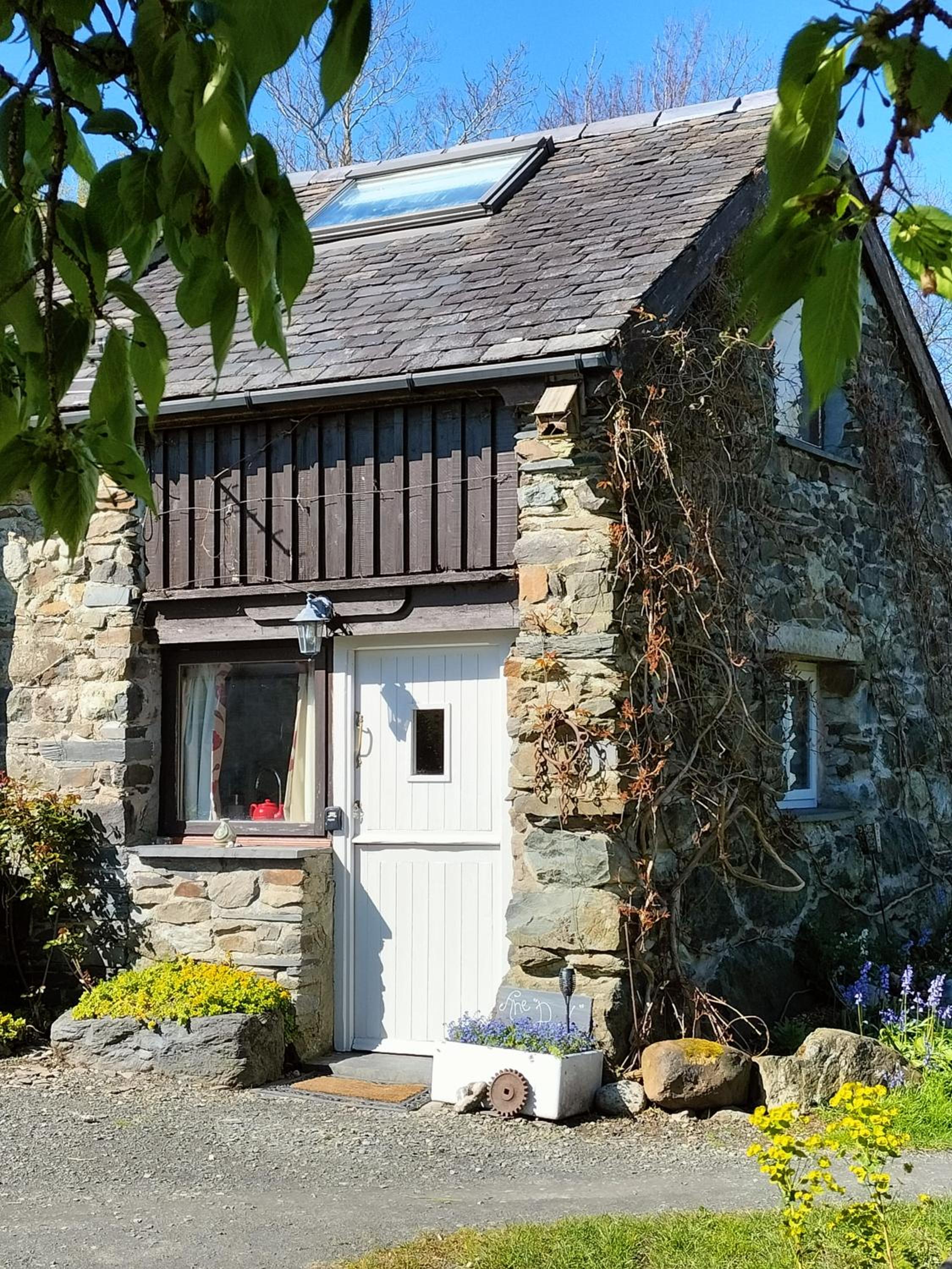 The Cosy Pad Glan Y Morfa Bach view 2
