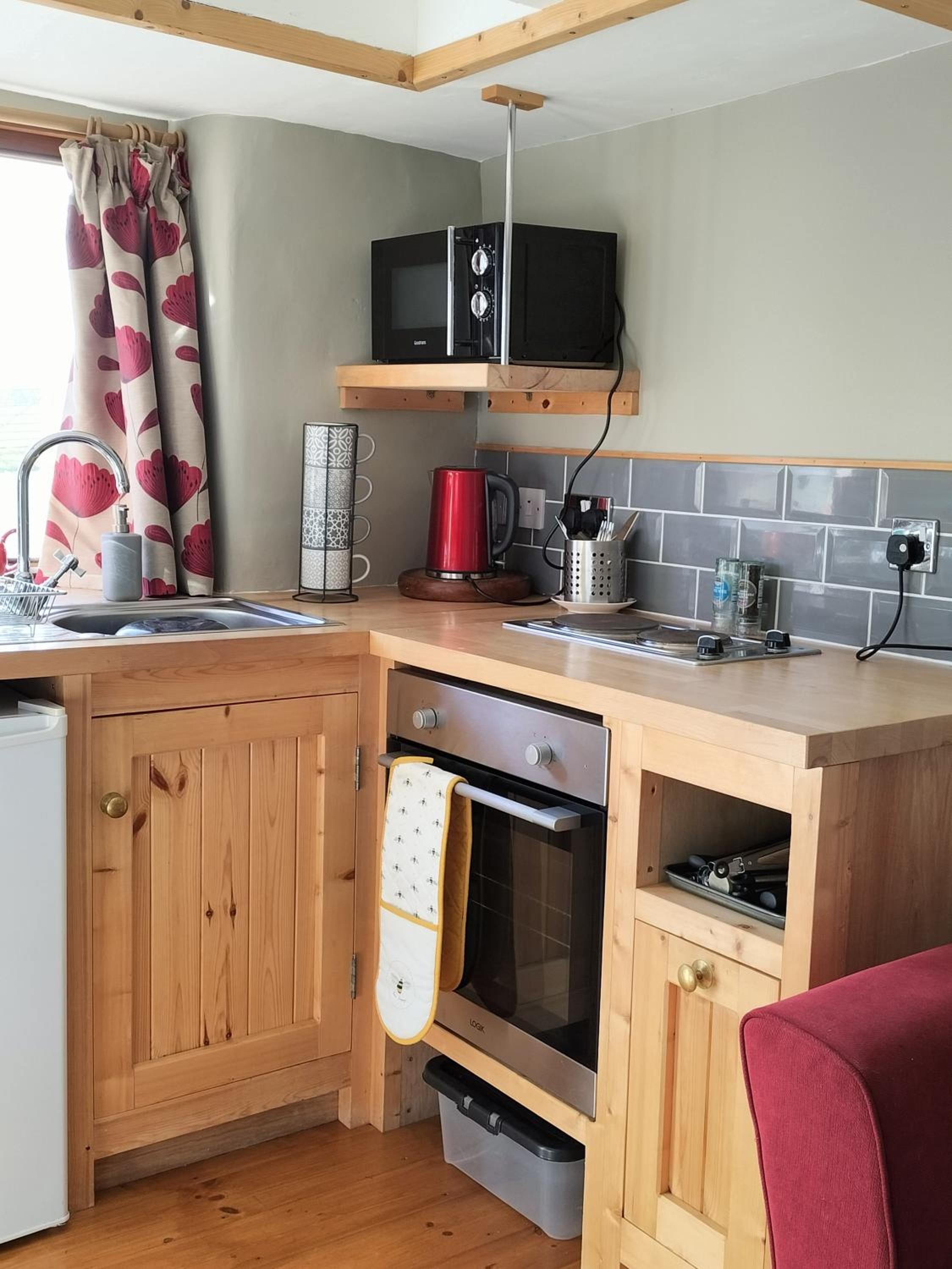 The Cosy Pad Glan Y Morfa Bach view 5