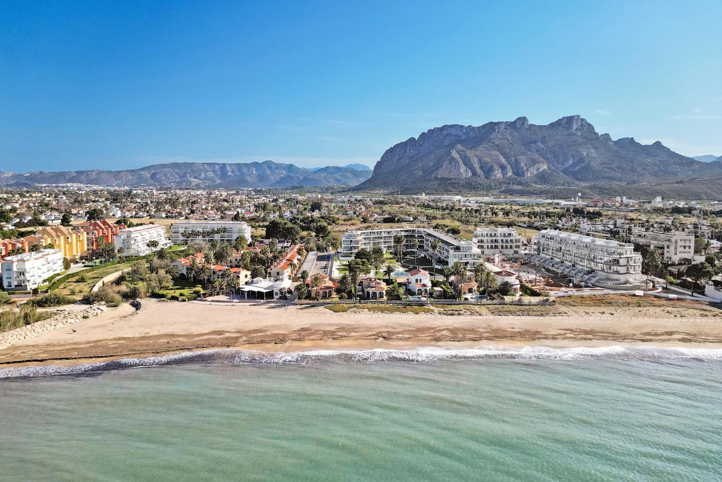 Denia Beach penthouse met zeezicht aan het strand