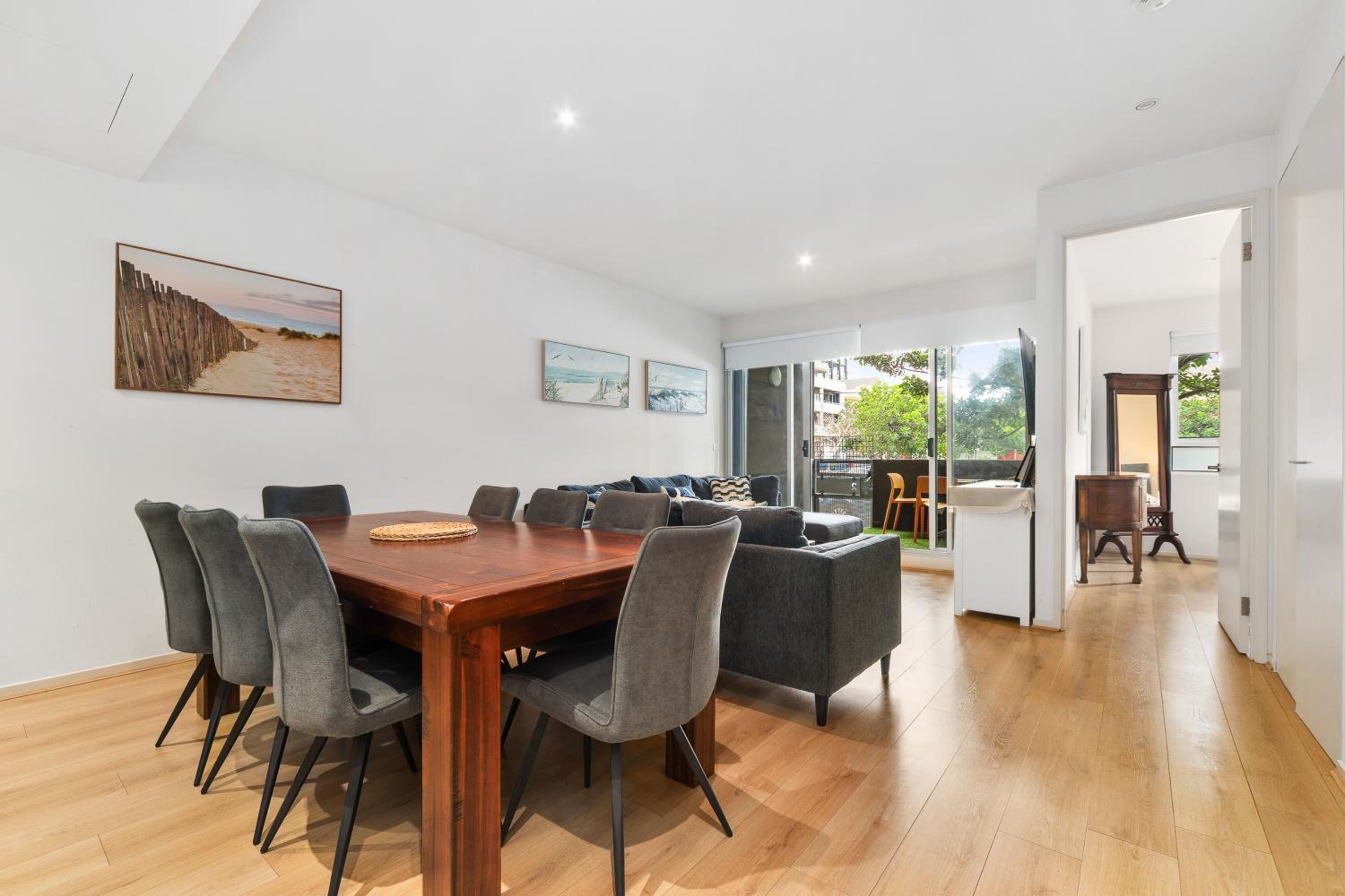 Port Melbourne Dog Beach Stays