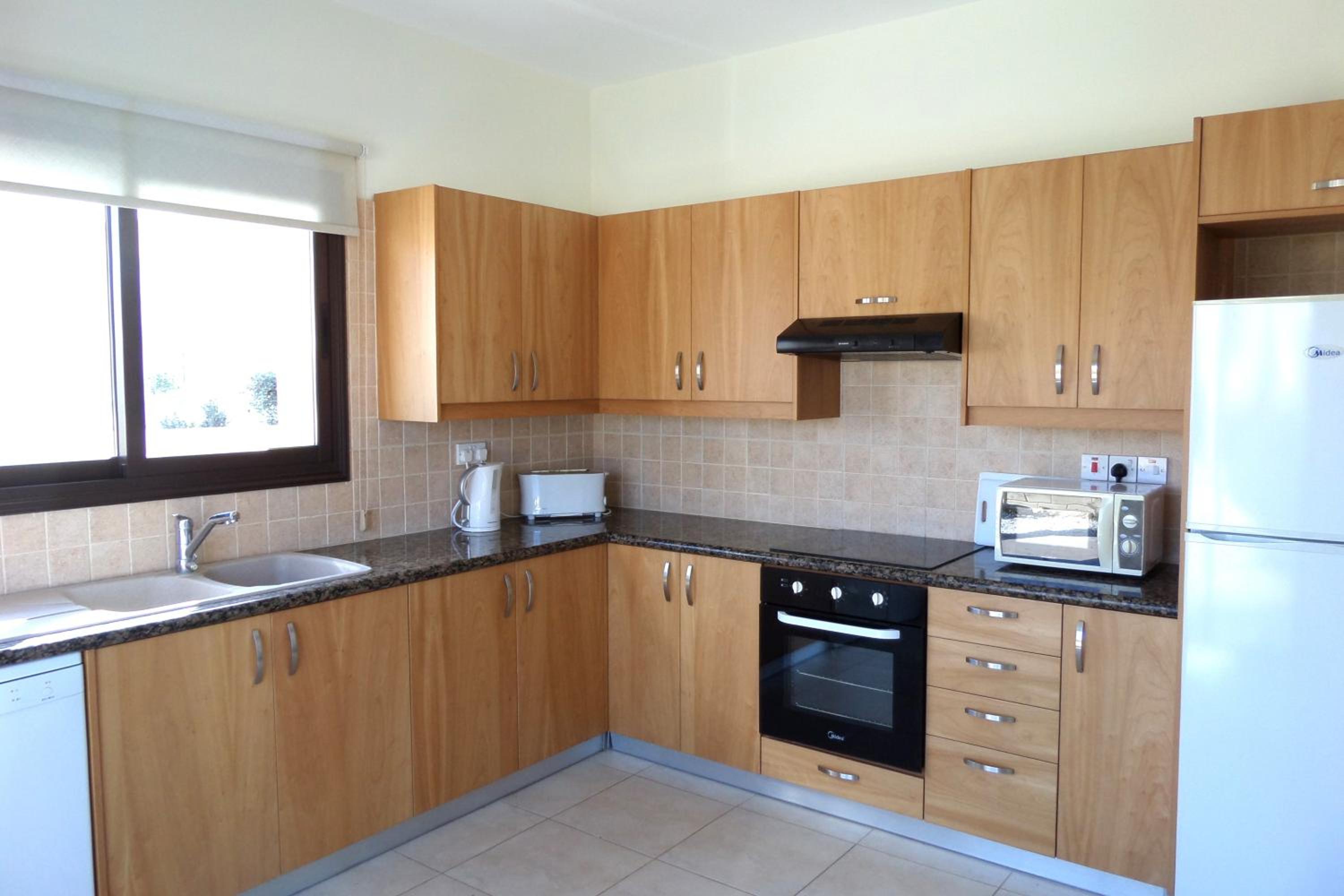 Modern 3 bedroom villa, pool and close to golf course view 3
