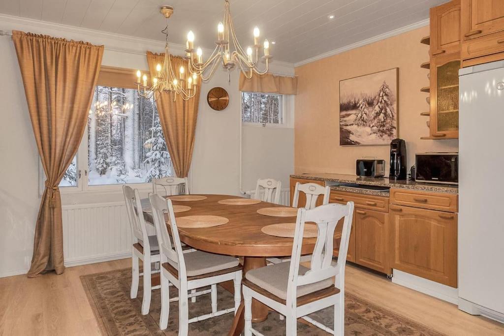 Lakefront Villa AINOLA, 55 km from Rovaniemi view 2